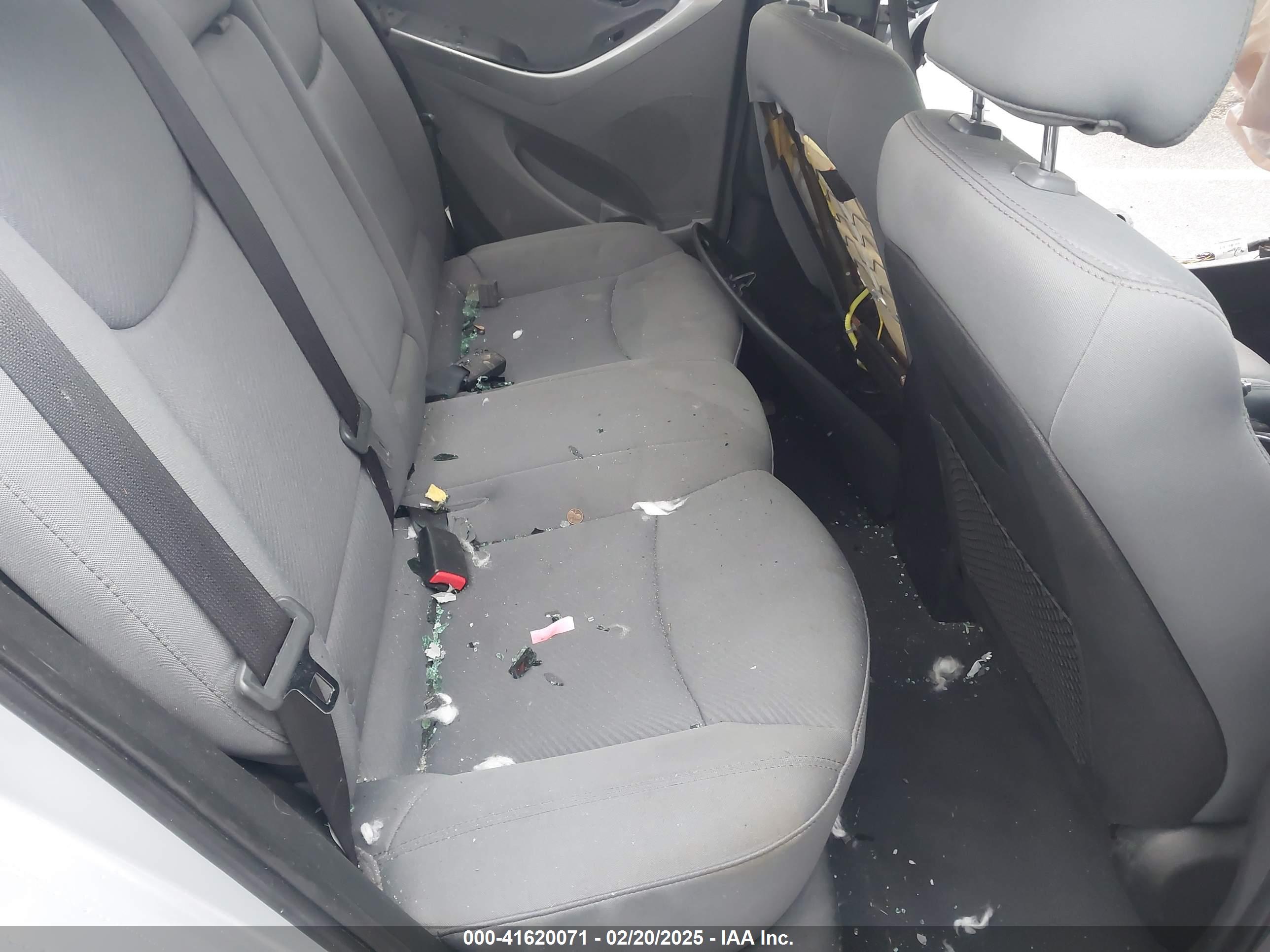 HYUNDAI ELANTRA image 8