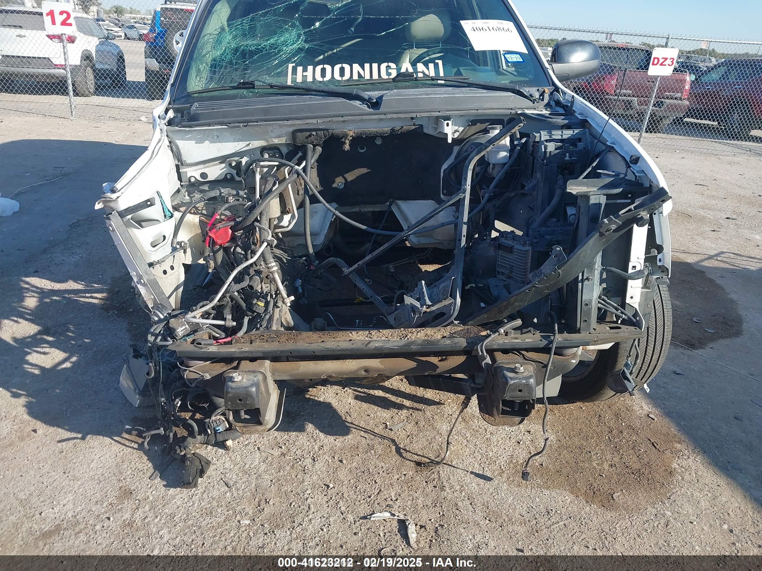 CHEVROLET TAHOE image 6