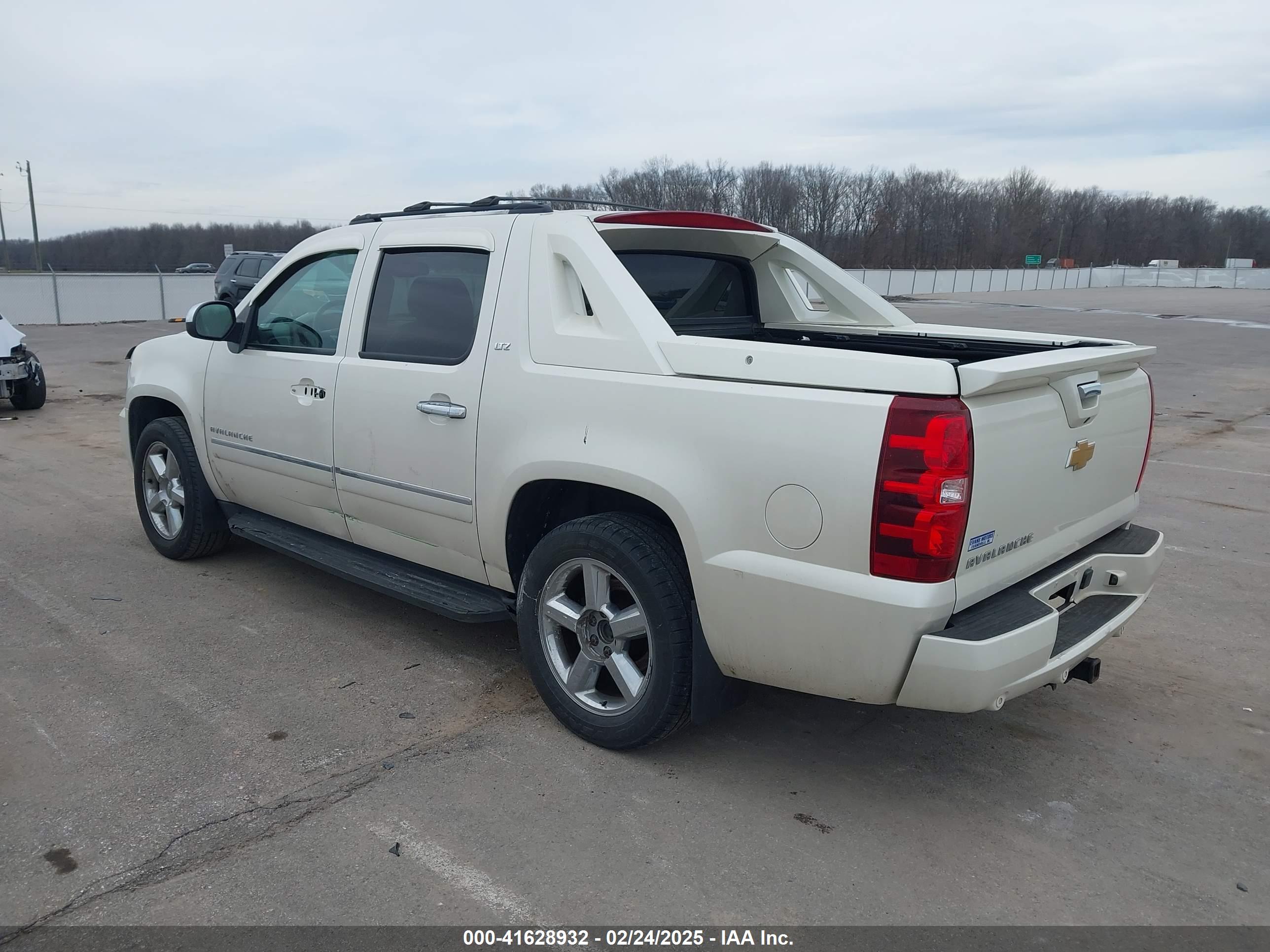 CHEVROLET AVALANCHE image 3