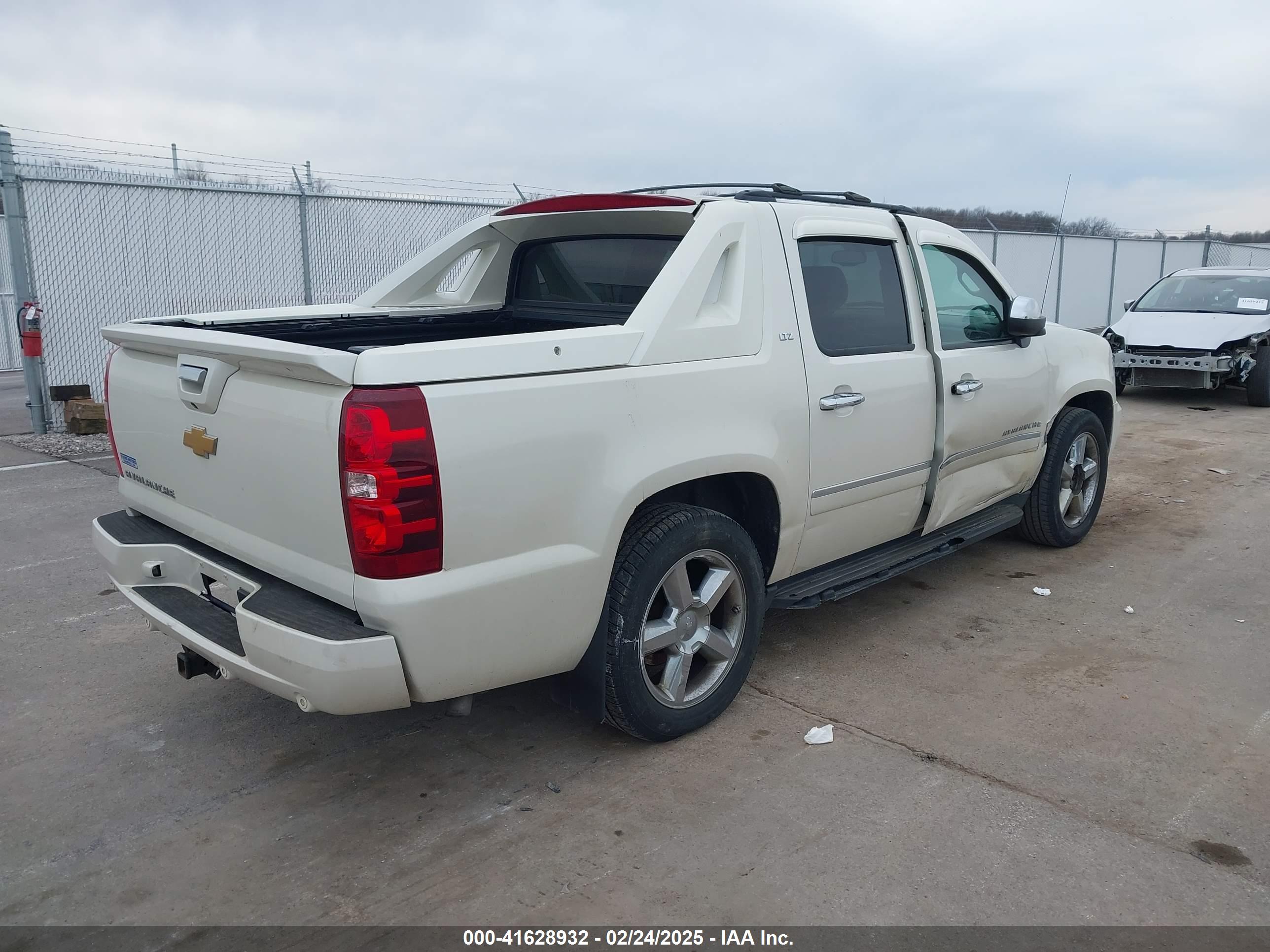 CHEVROLET AVALANCHE image 4