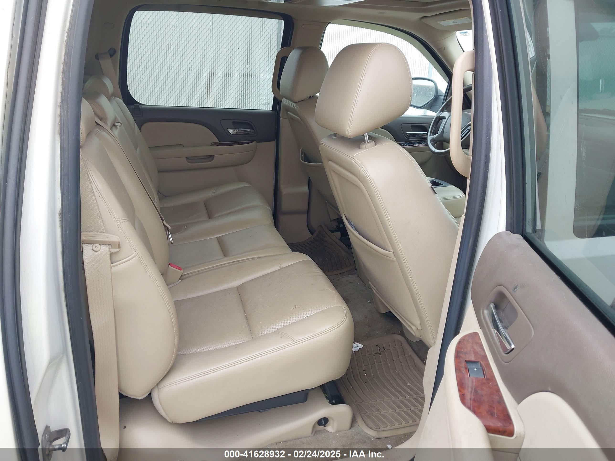 CHEVROLET AVALANCHE image 8