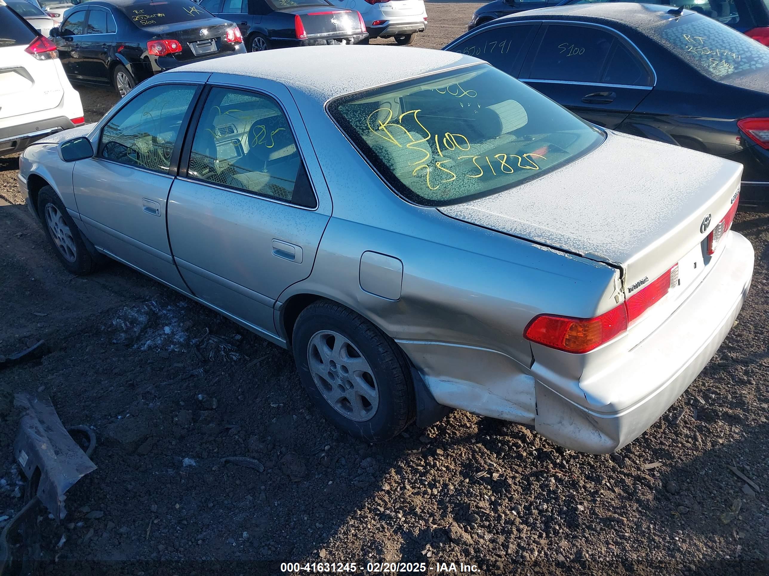 TOYOTA CAMRY image 3