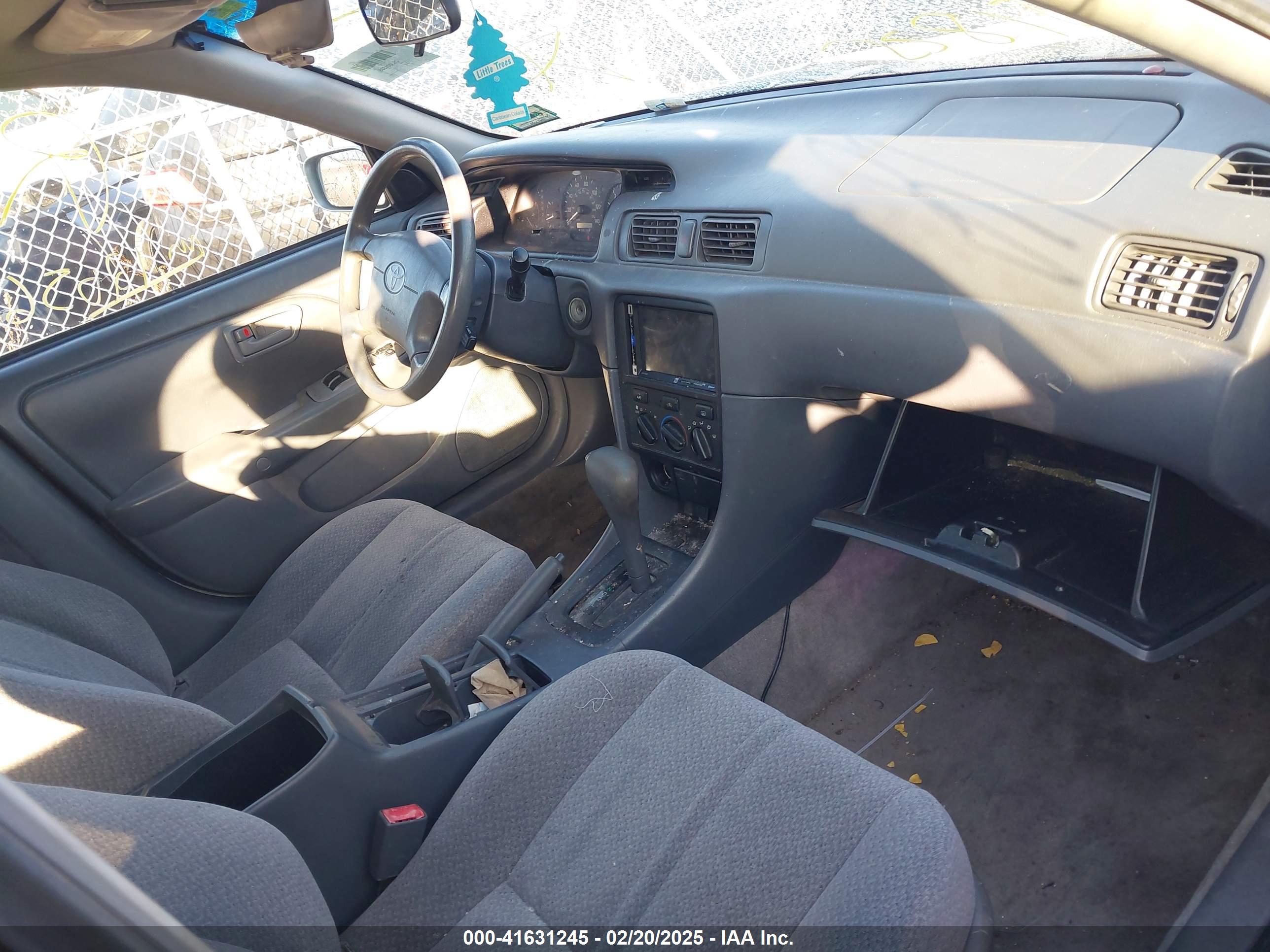 TOYOTA CAMRY image 5