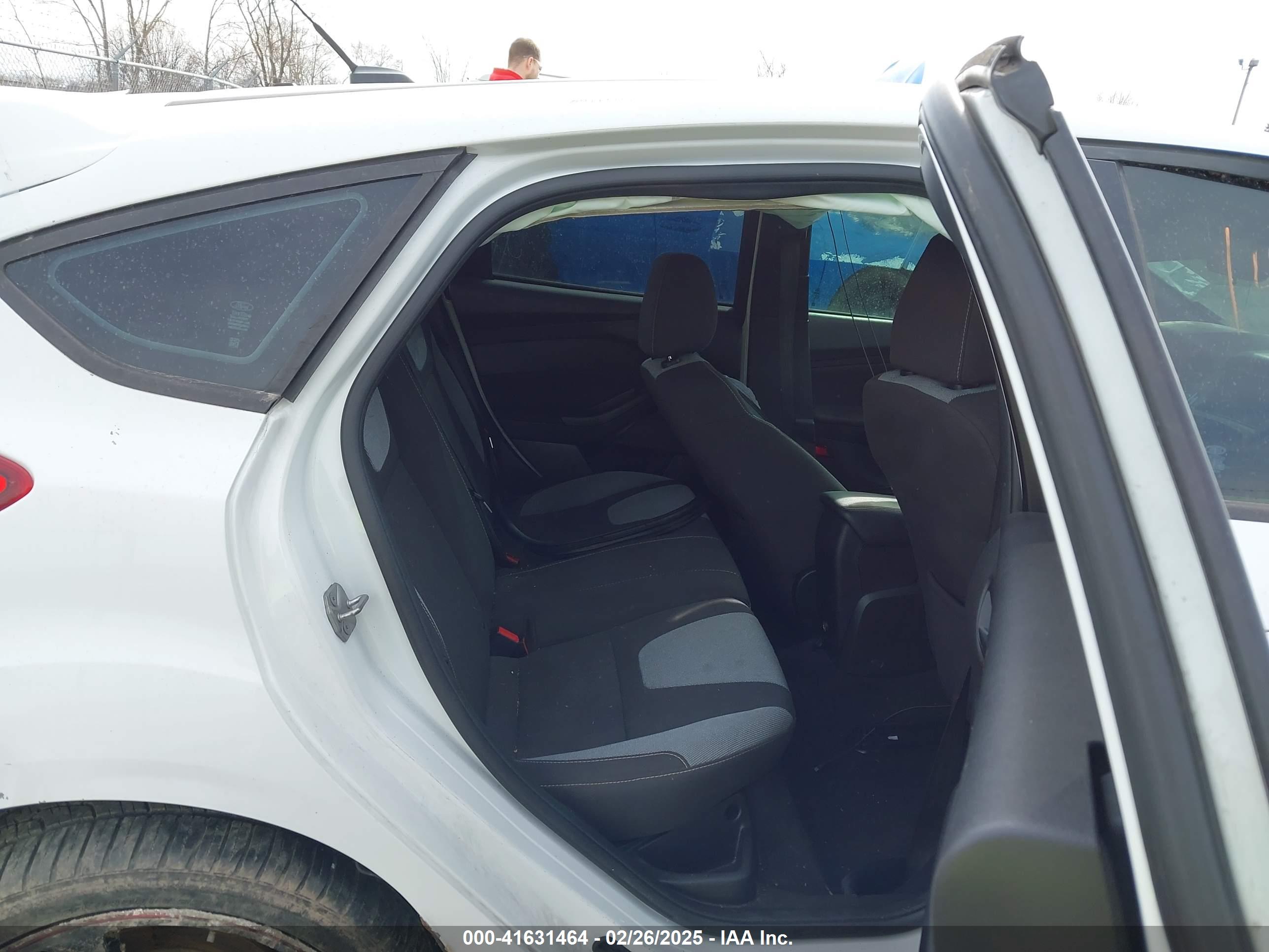 FORD FOCUS image 8