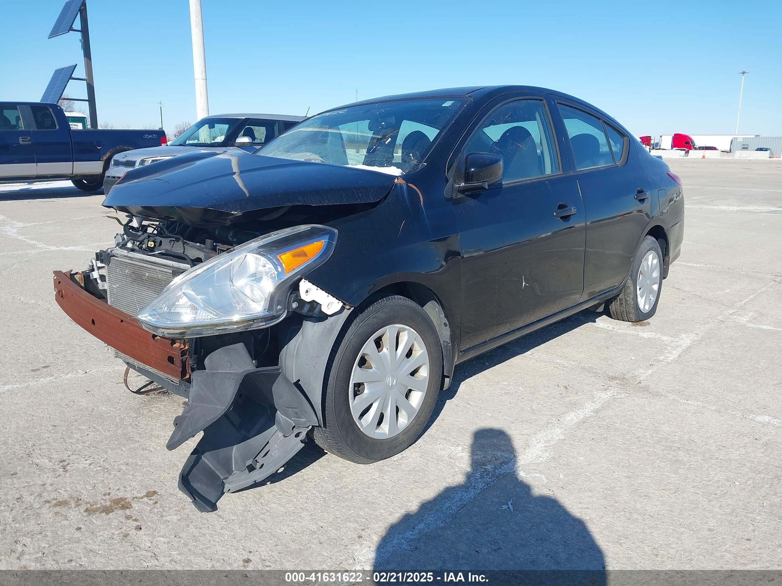 NISSAN VERSA image 2