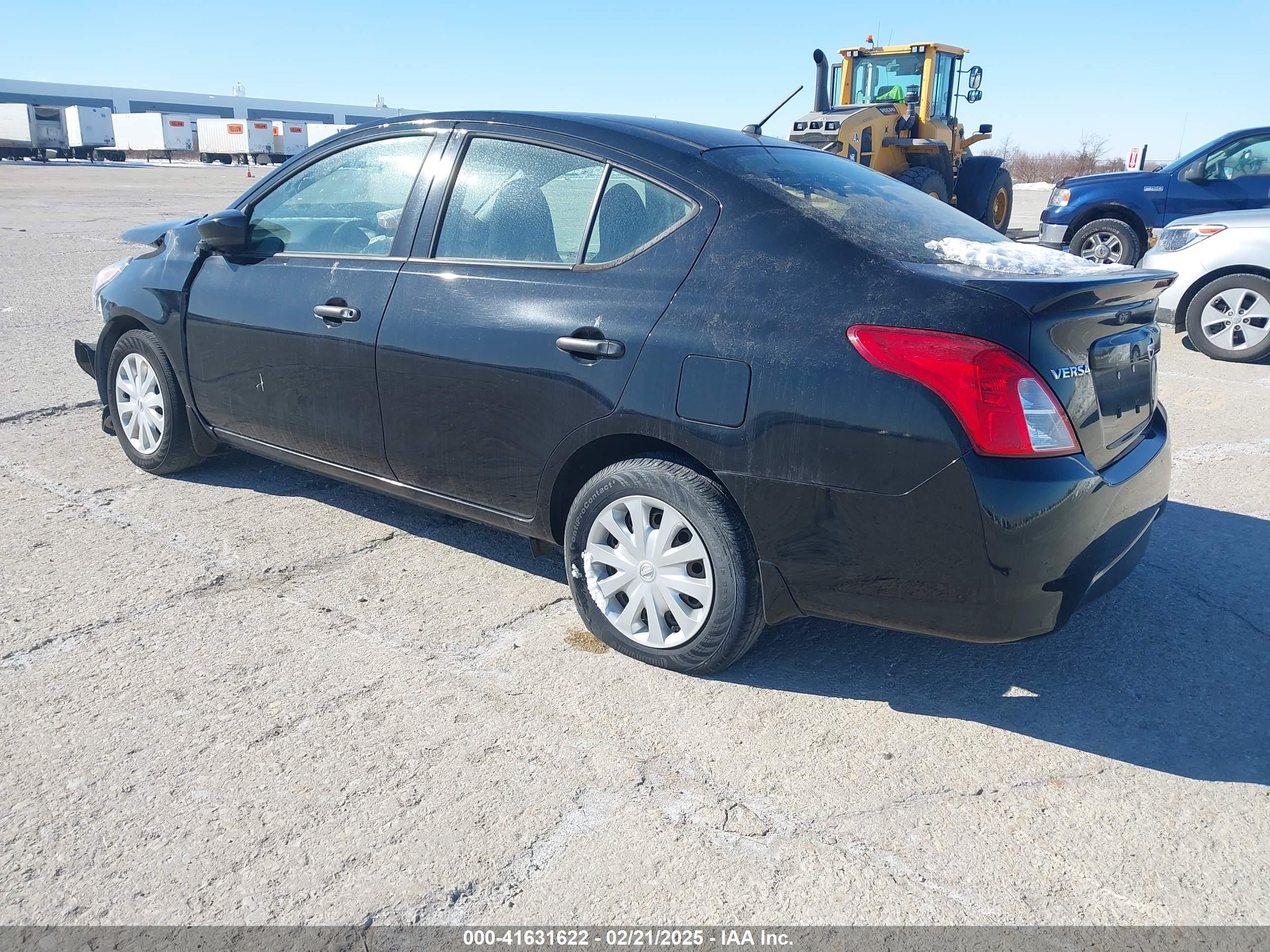 NISSAN VERSA image 3