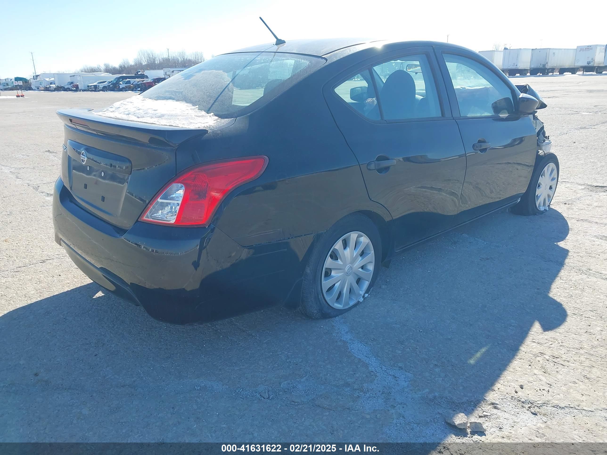 NISSAN VERSA image 4