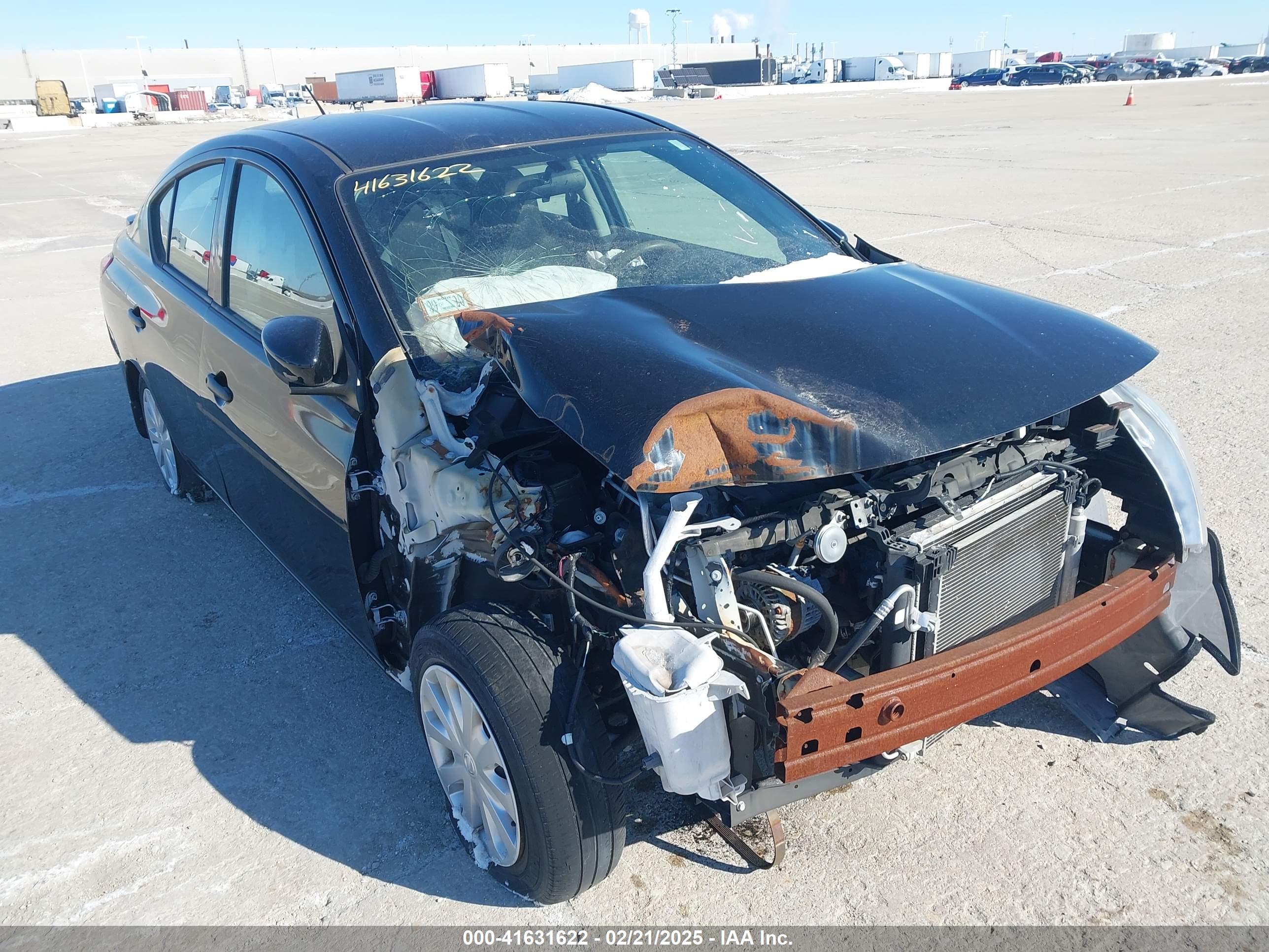 NISSAN VERSA image 6