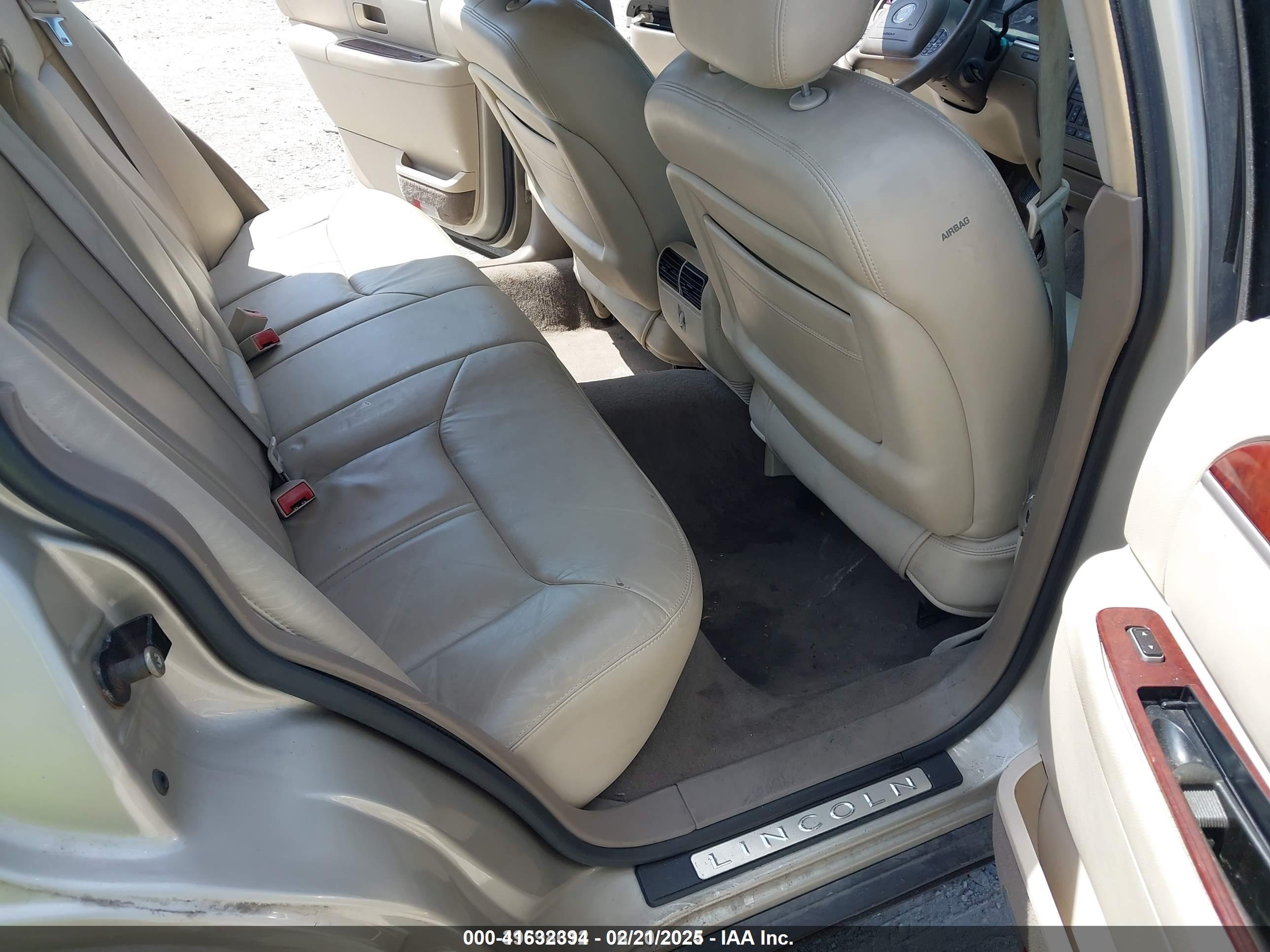 LINCOLN TOWN image 8
