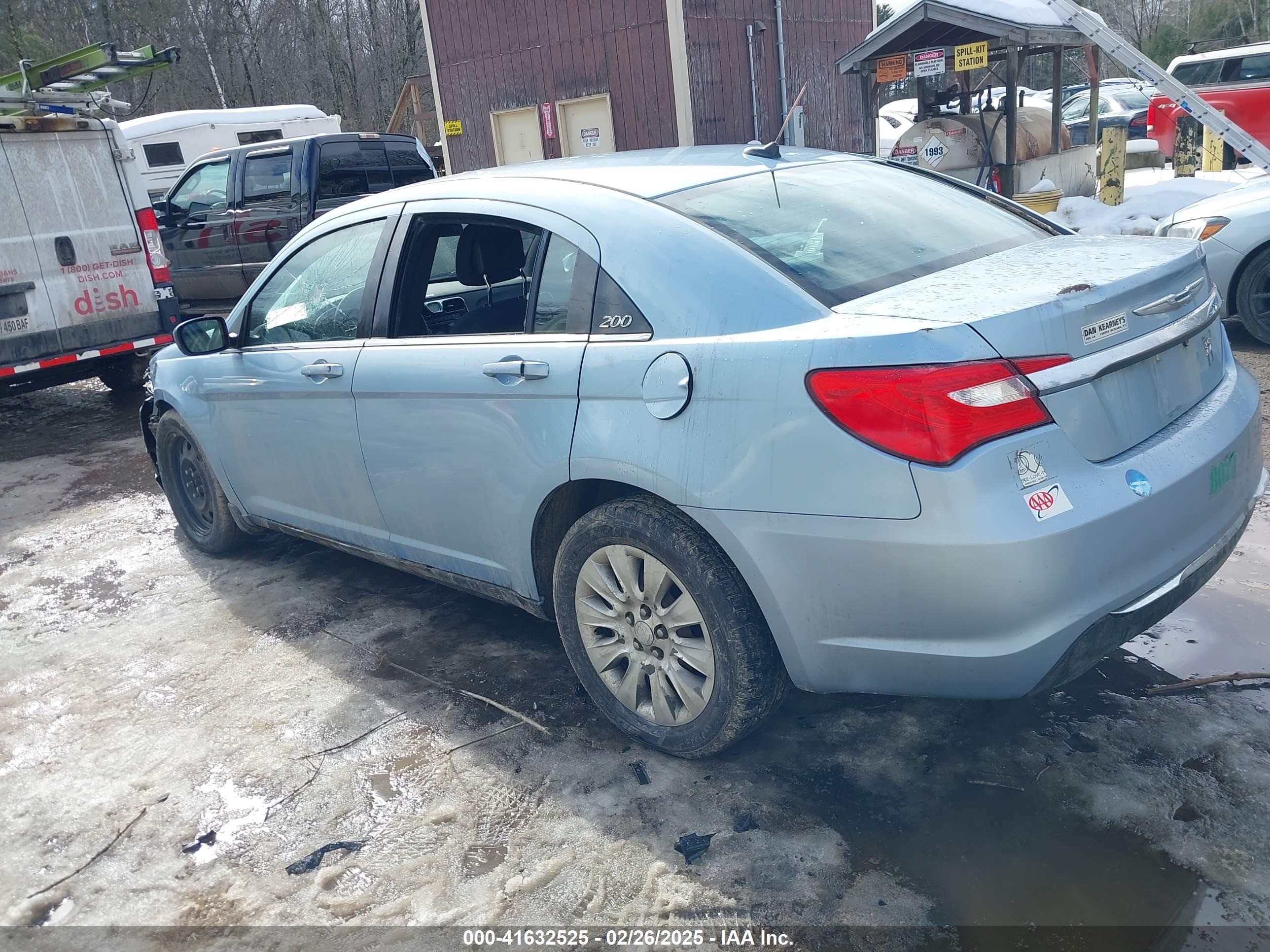 CHRYSLER 200 image 3