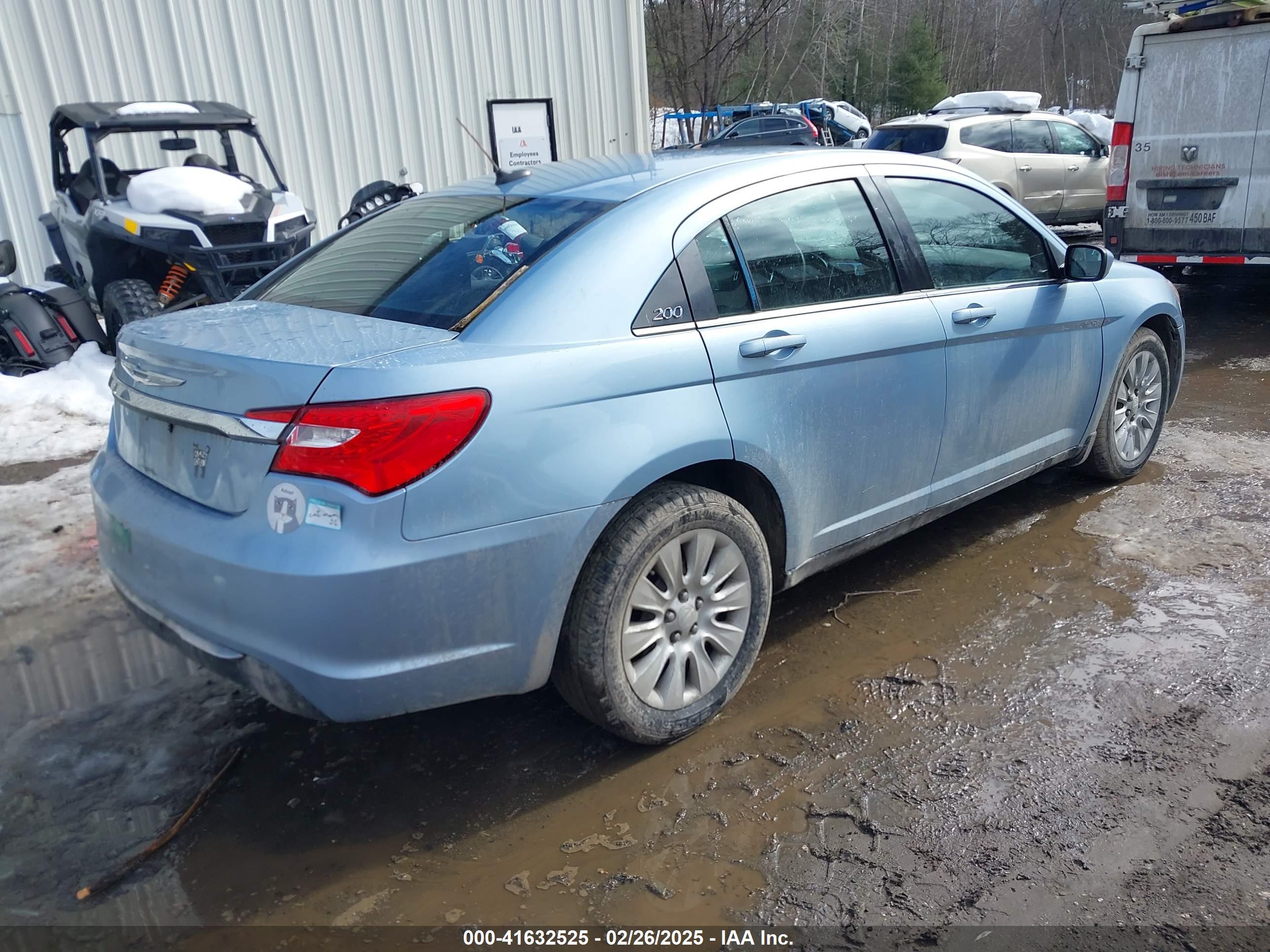 CHRYSLER 200 image 4