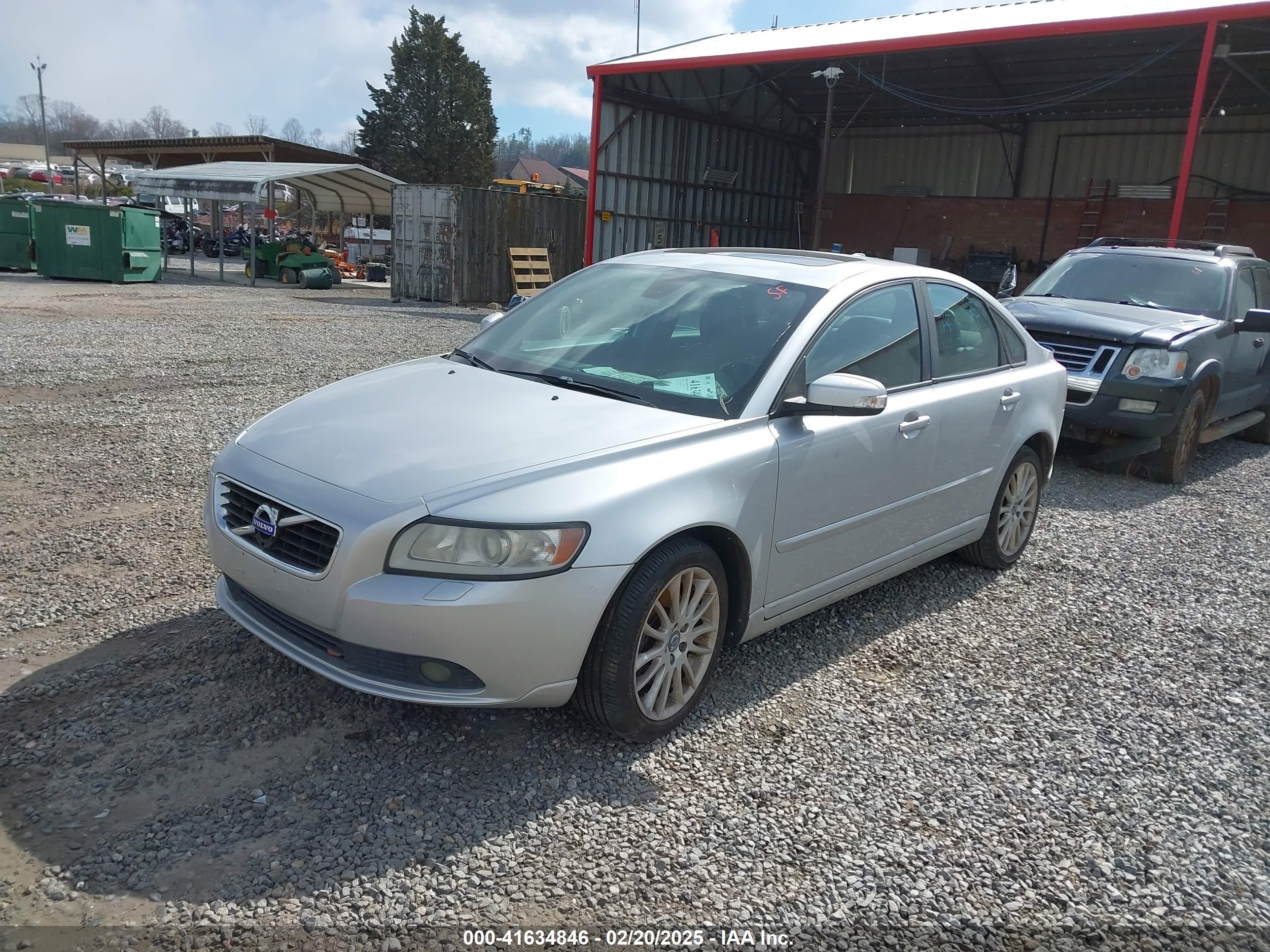 VOLVO S40 image 2