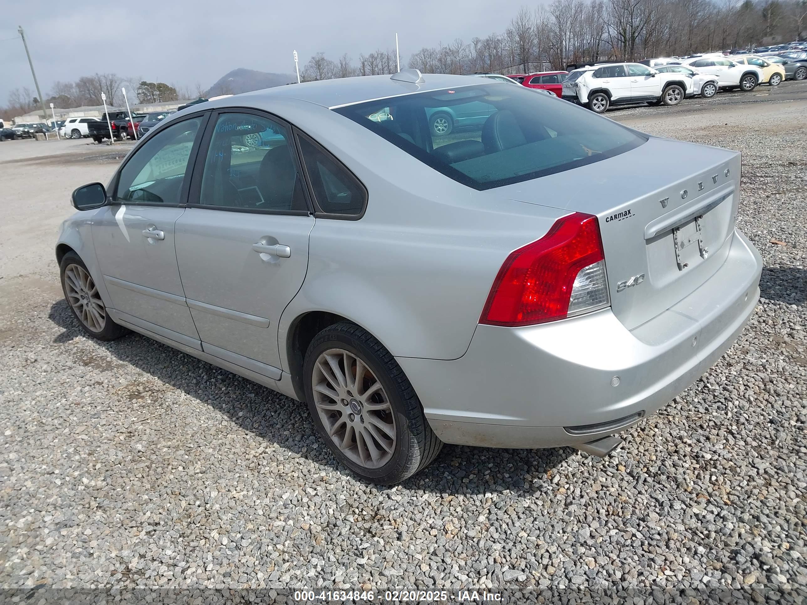 VOLVO S40 image 3