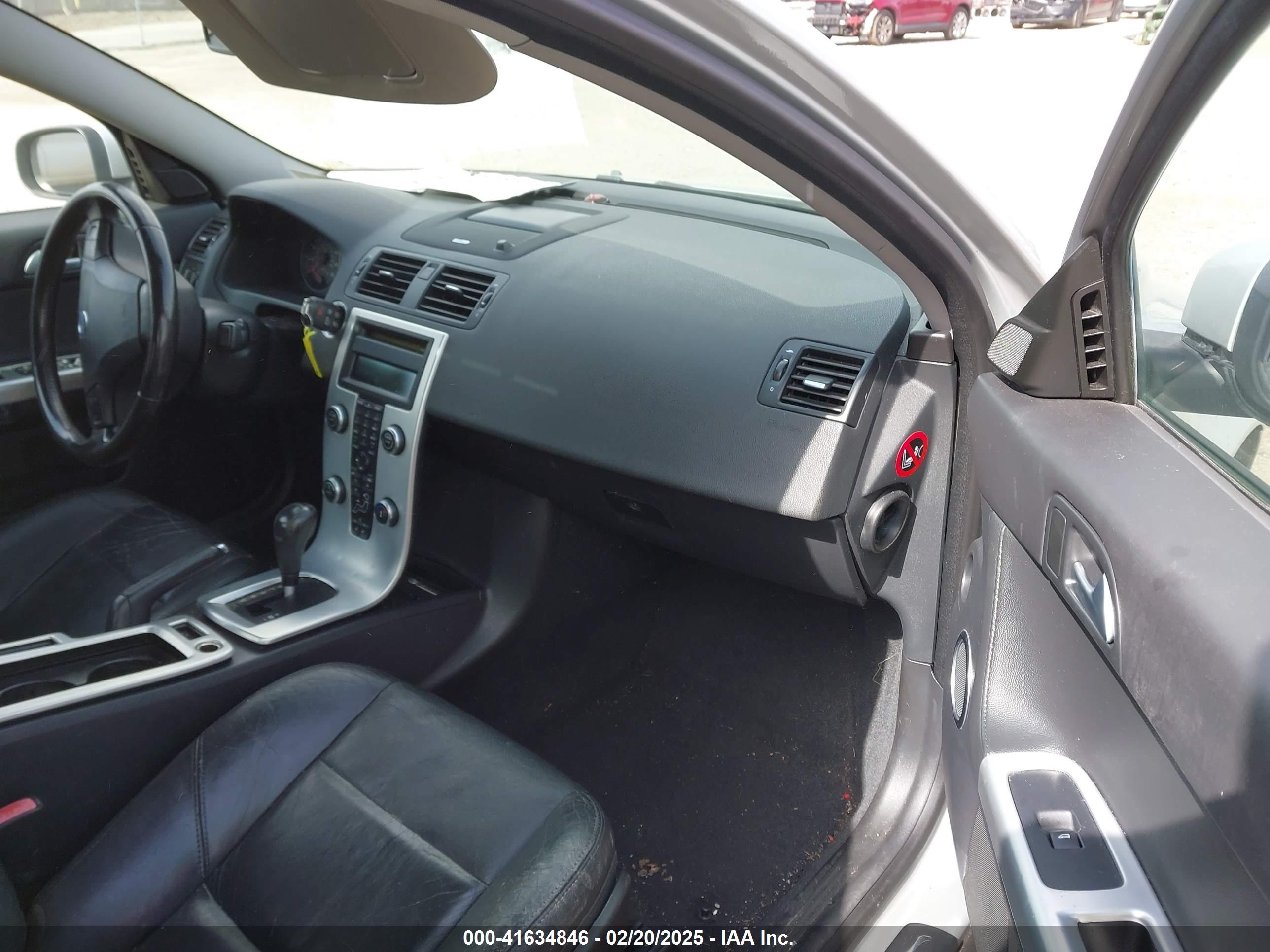 VOLVO S40 image 5