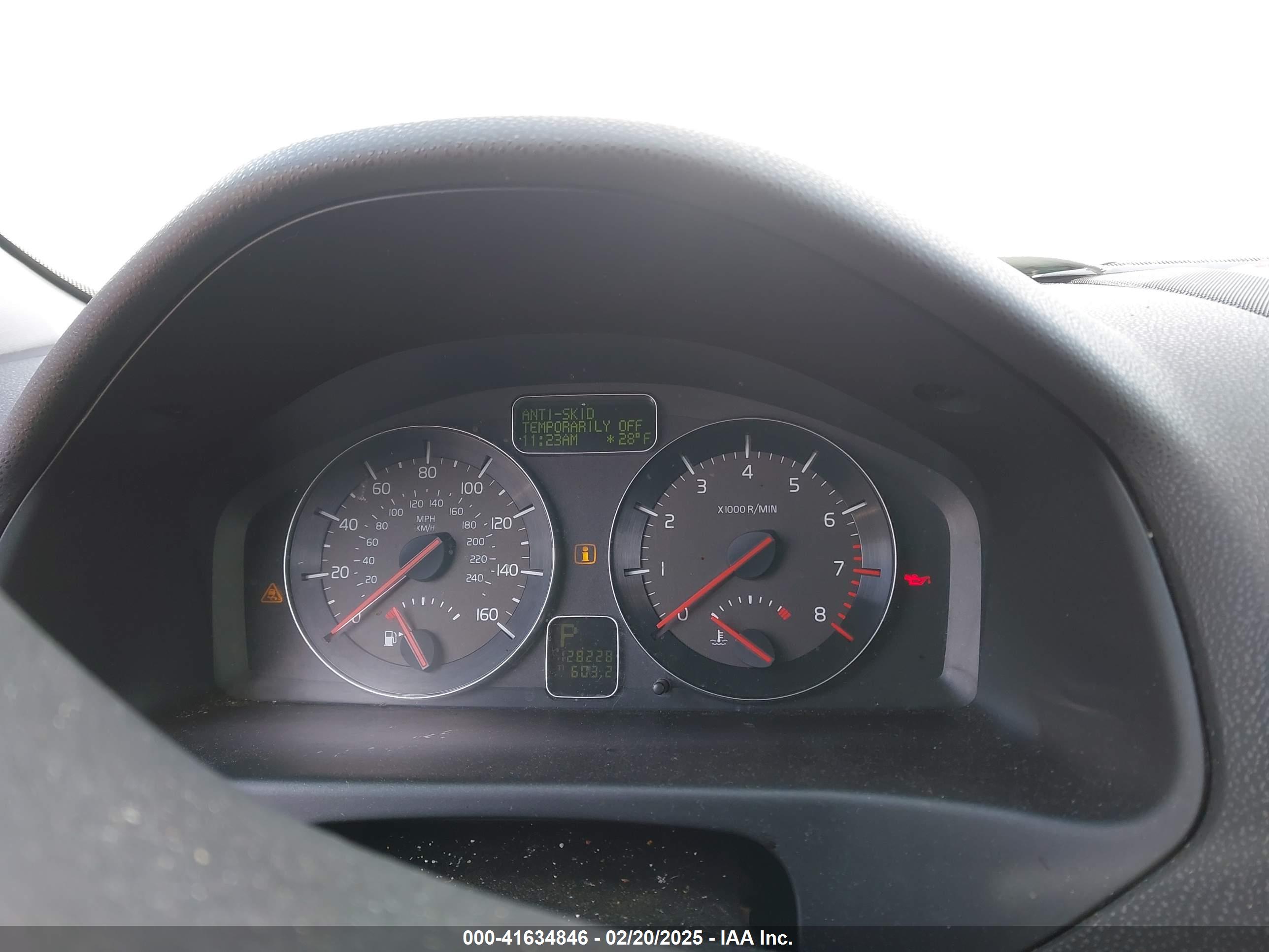 VOLVO S40 image 7