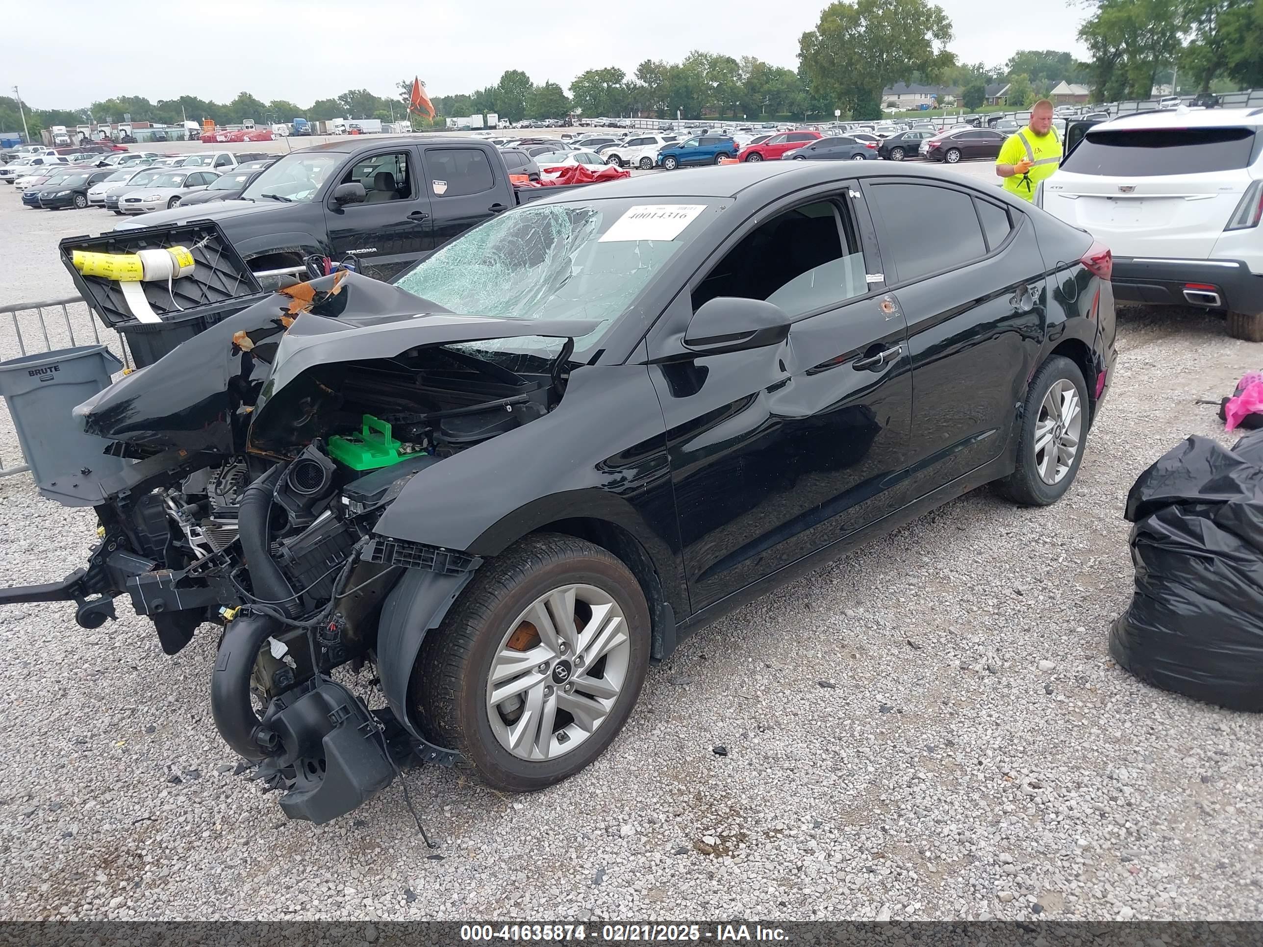 HYUNDAI ELANTRA image 2