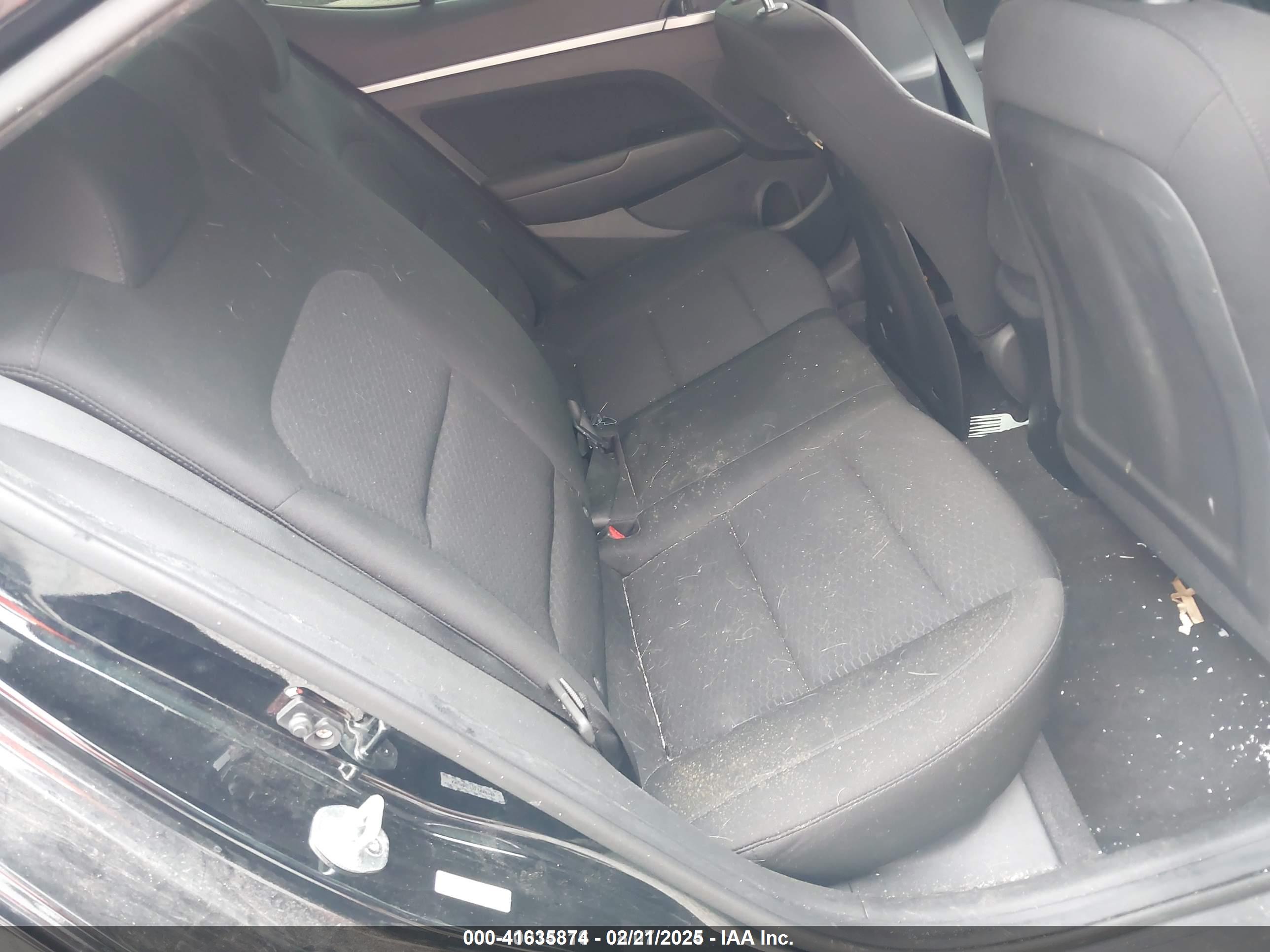 HYUNDAI ELANTRA image 8