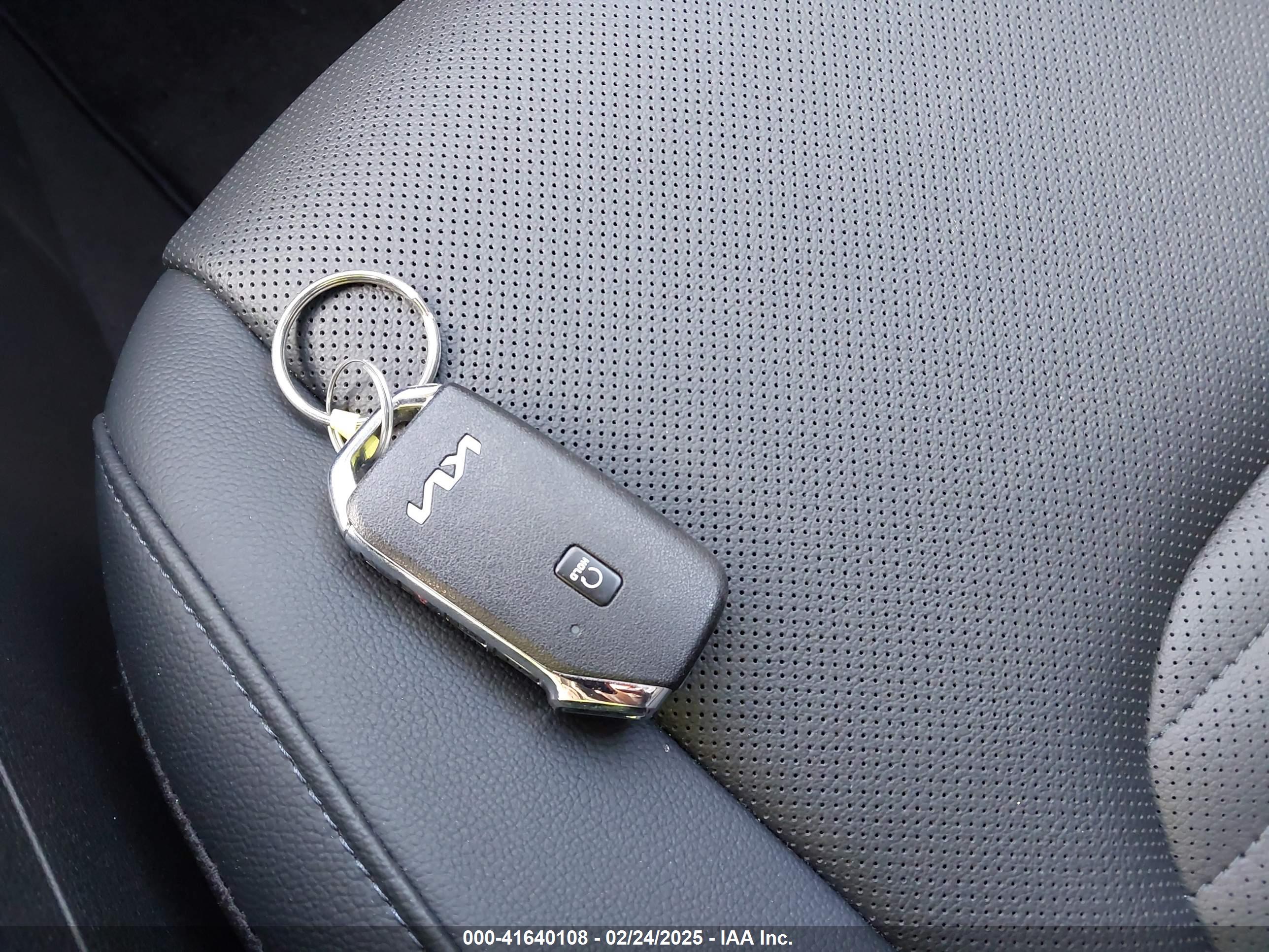 KIA SPORTAGE image 11