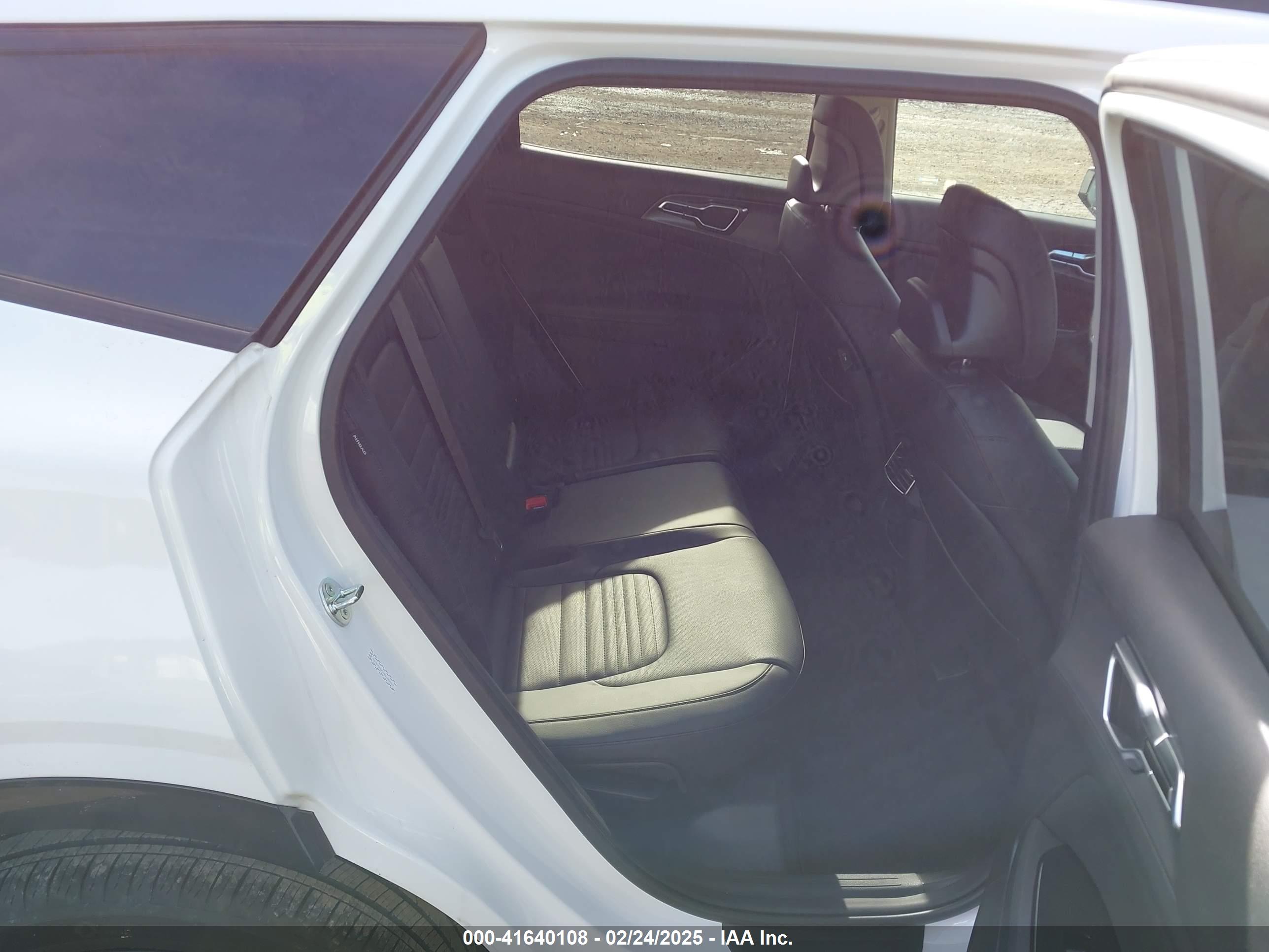 KIA SPORTAGE image 8