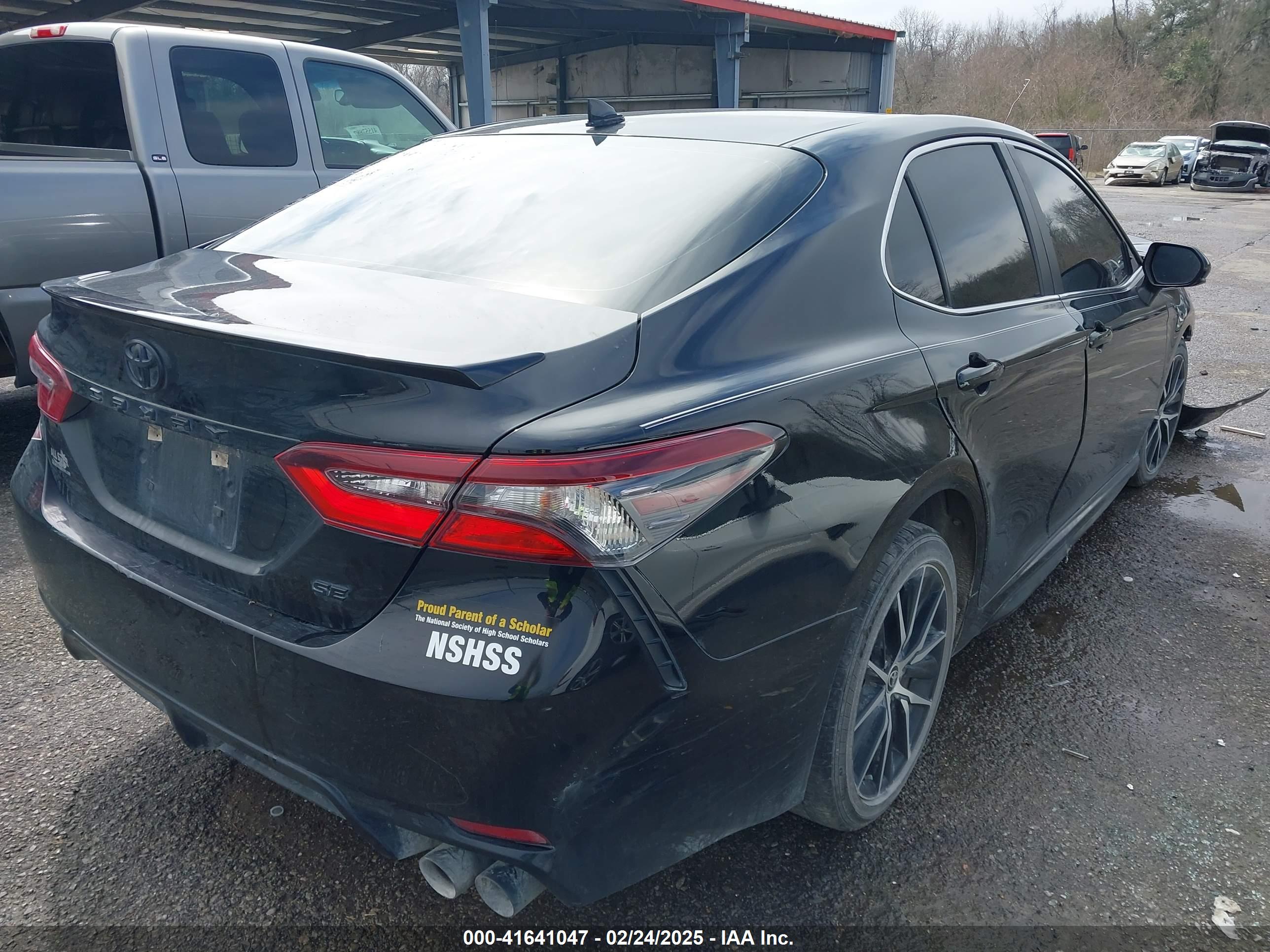 TOYOTA CAMRY image 4