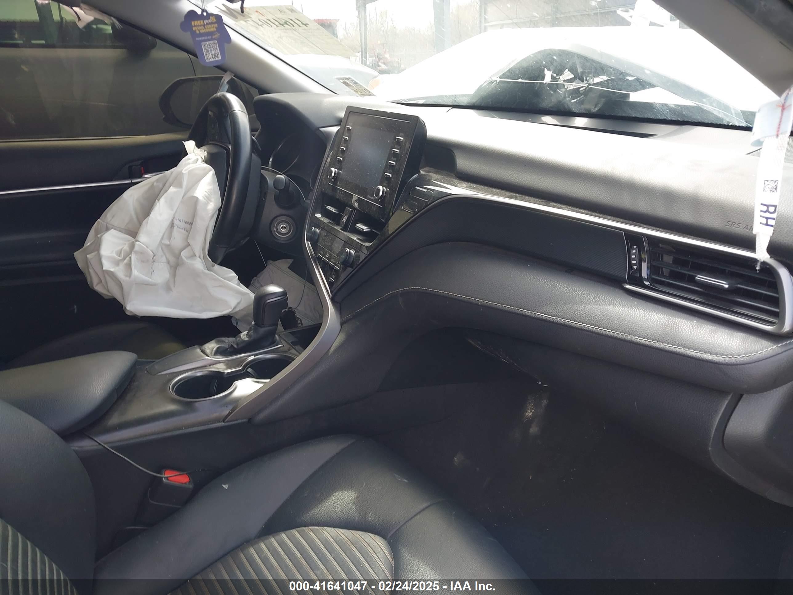 TOYOTA CAMRY image 5
