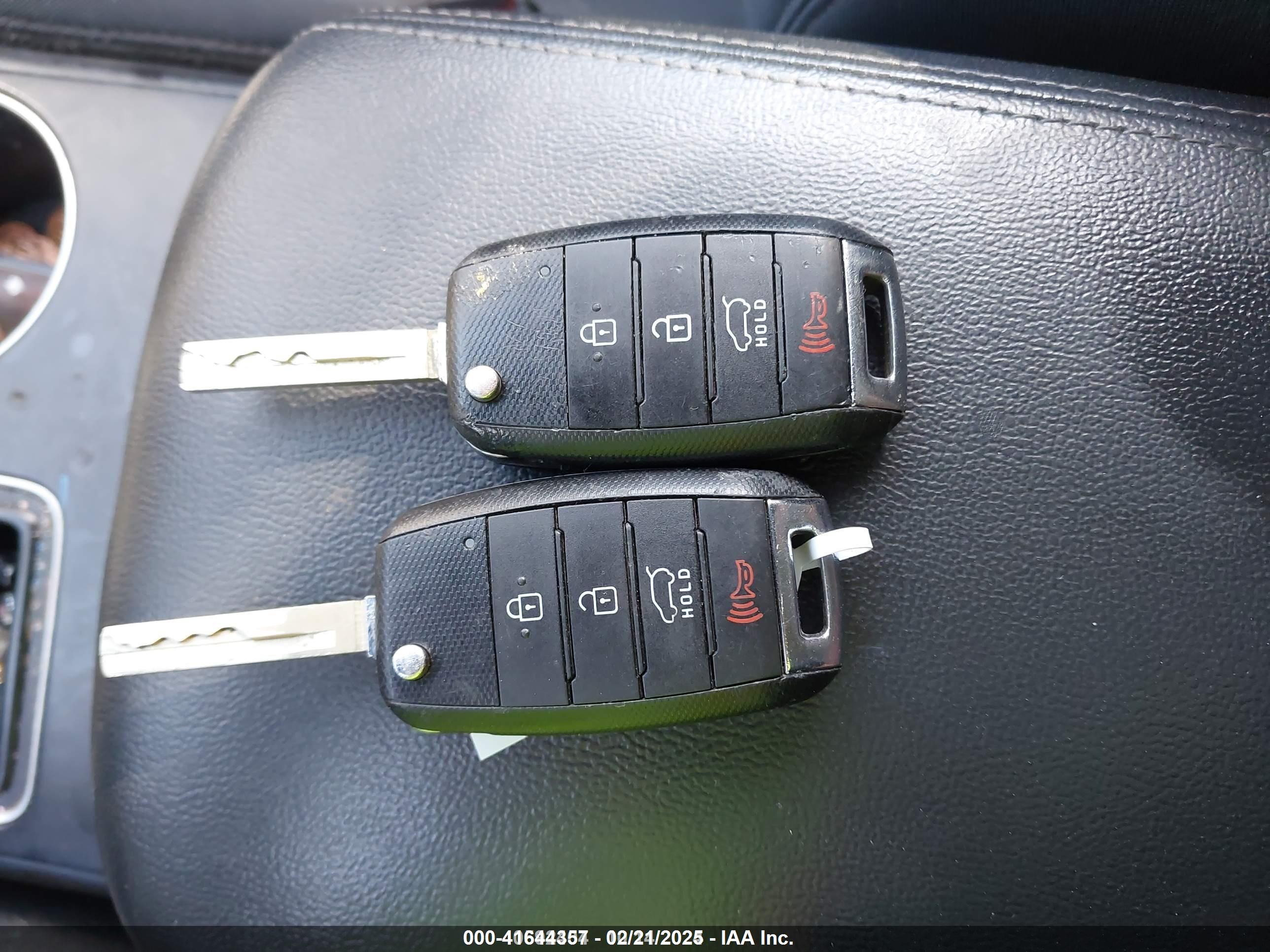 KIA SORENTO image 11