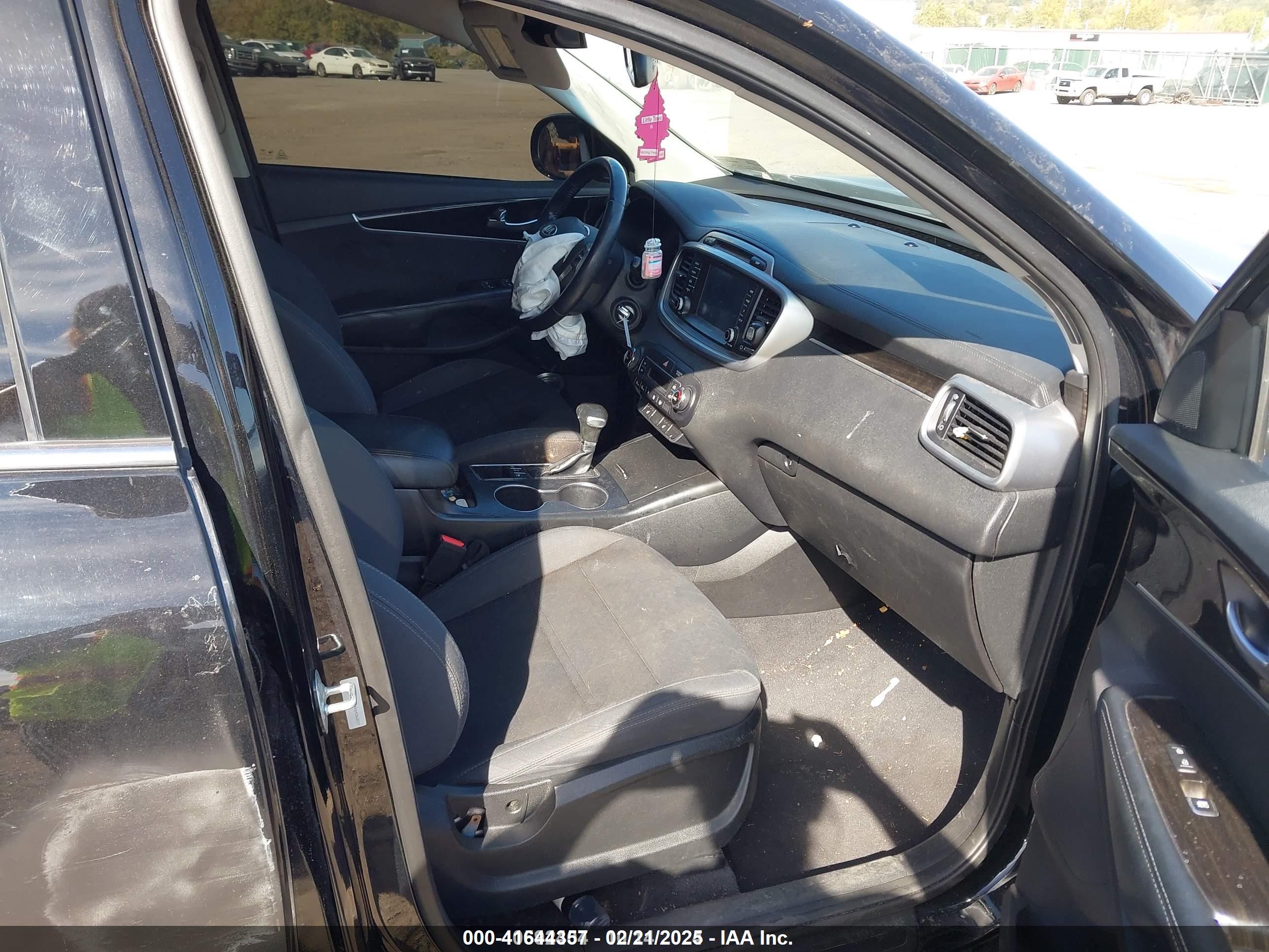 KIA SORENTO image 5