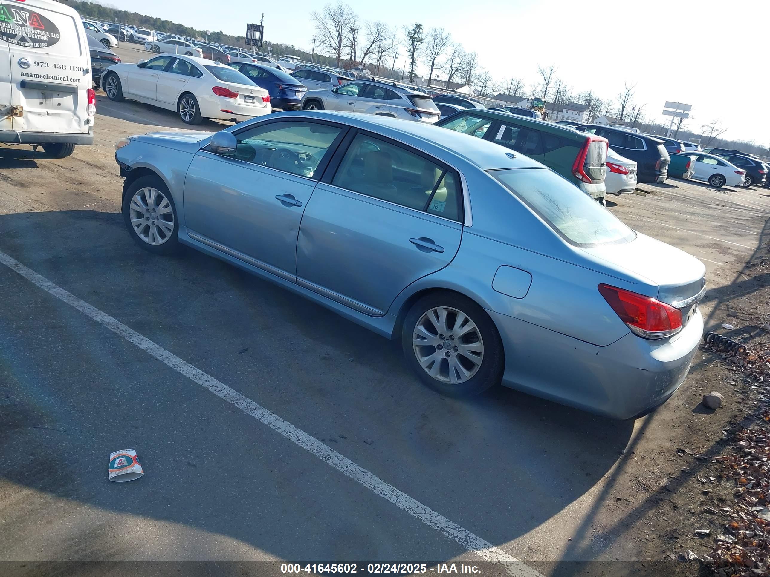 TOYOTA AVALON image 3
