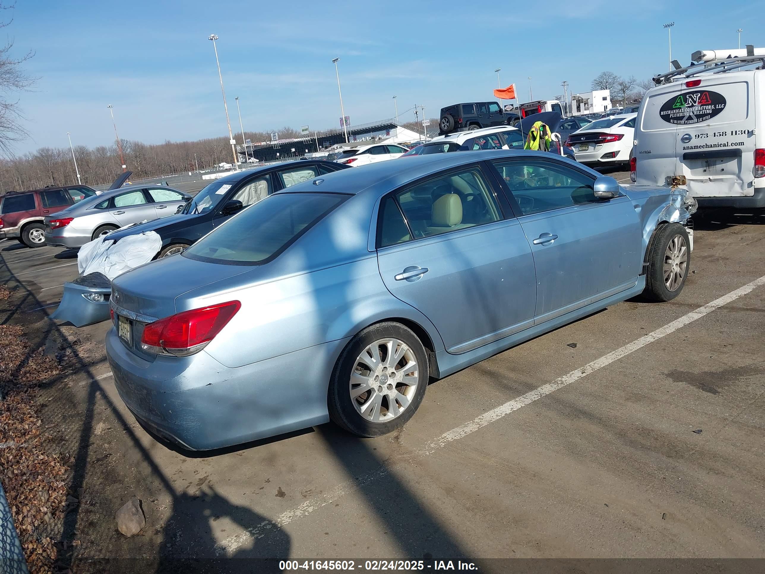 TOYOTA AVALON image 4