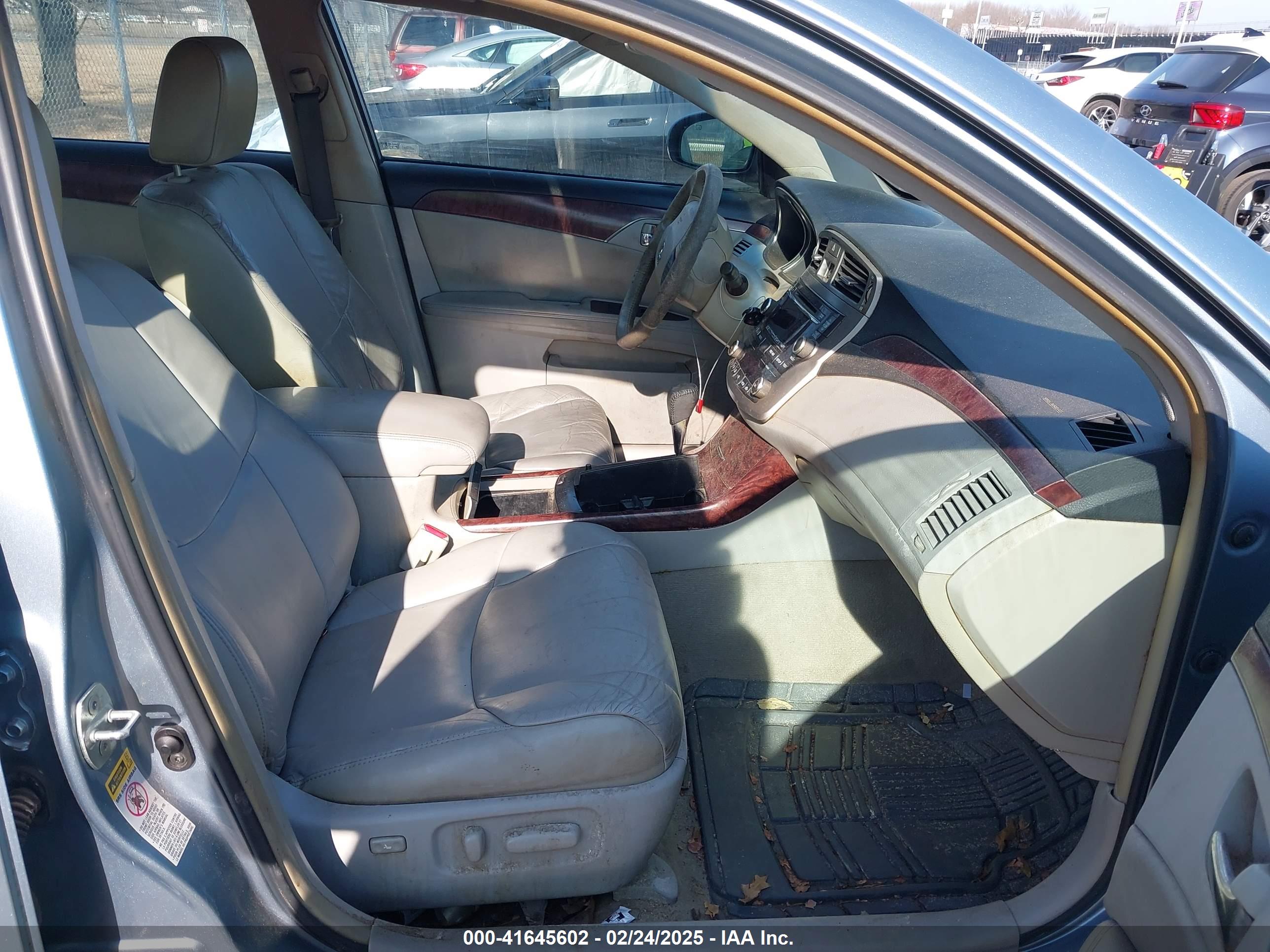 TOYOTA AVALON image 5