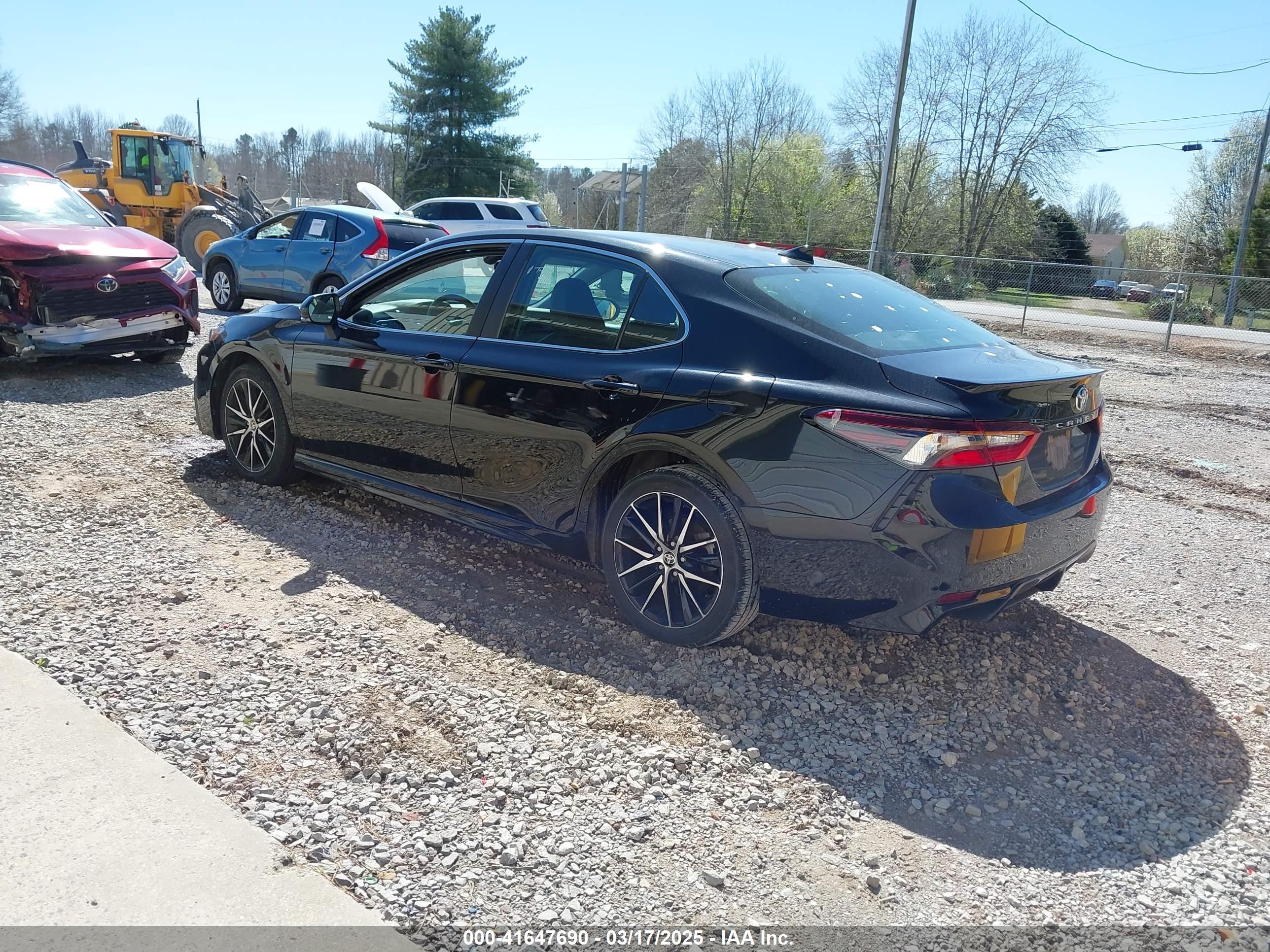 TOYOTA CAMRY image 3