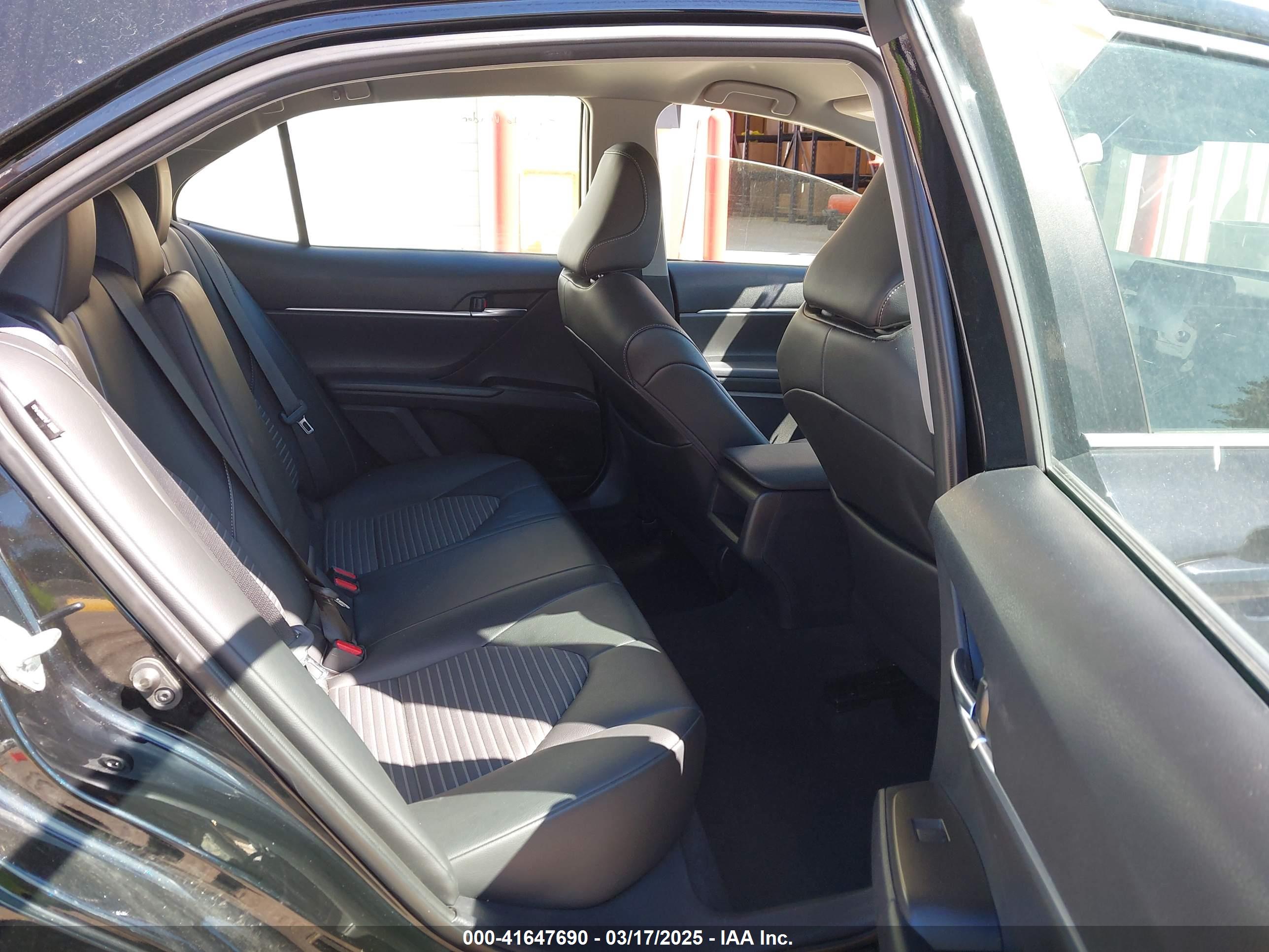 TOYOTA CAMRY image 8