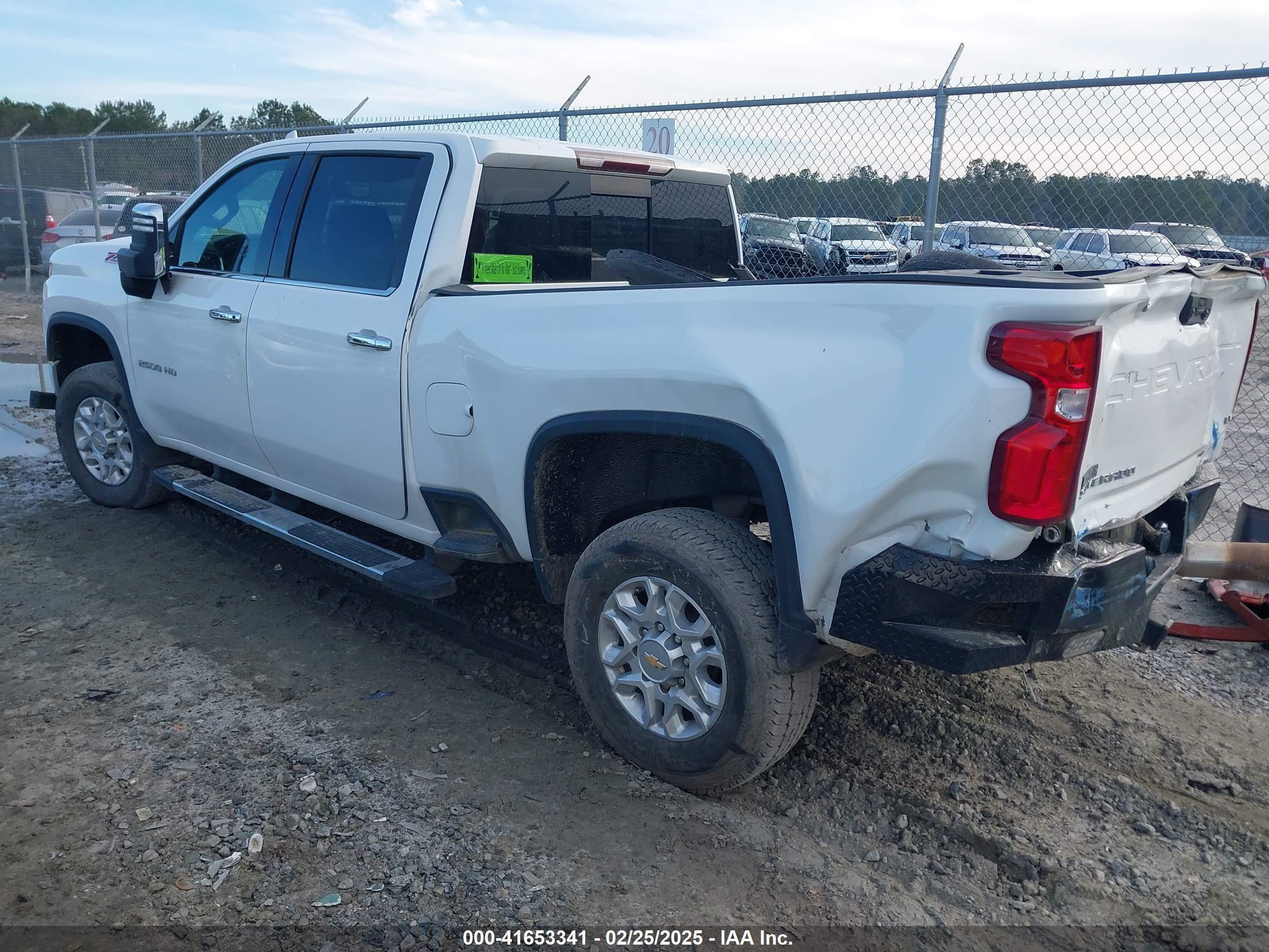 CHEVROLET SILVERADO image 3