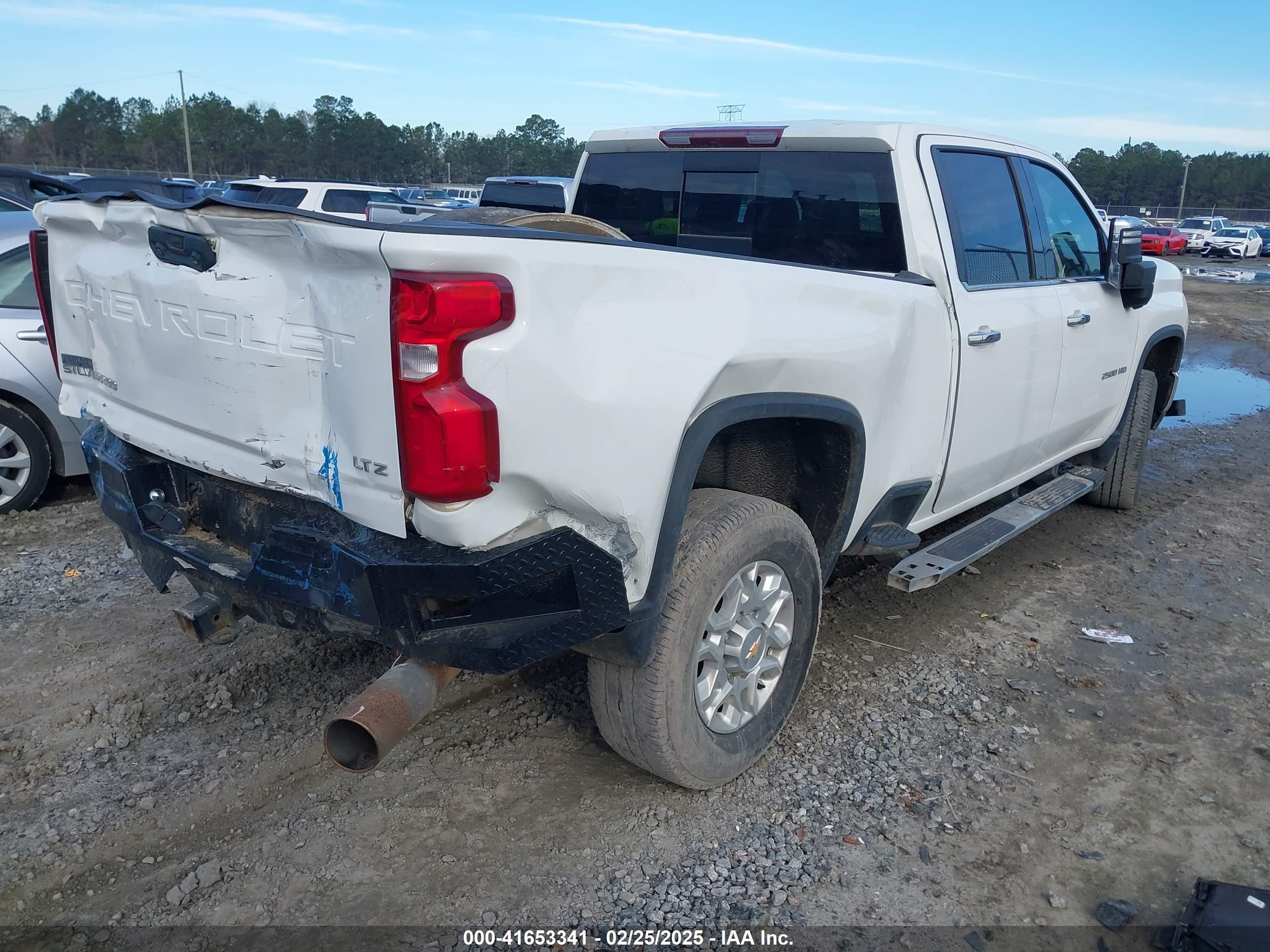 CHEVROLET SILVERADO image 4