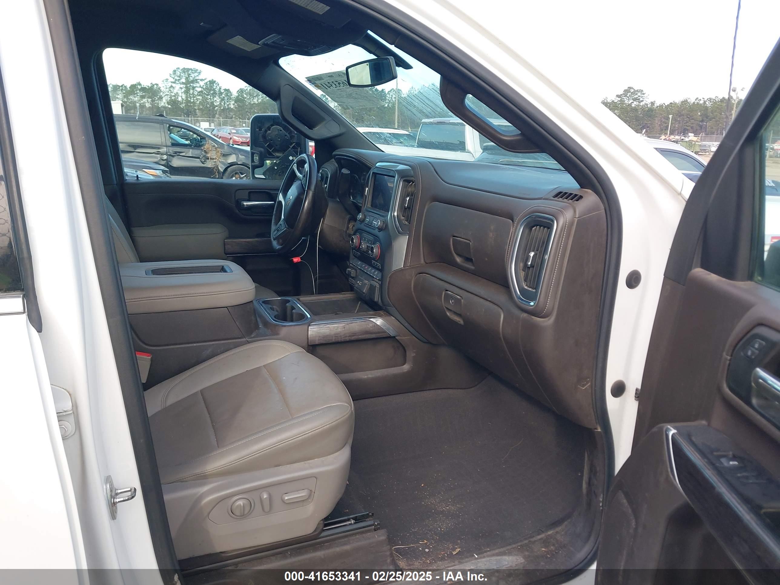 CHEVROLET SILVERADO image 5