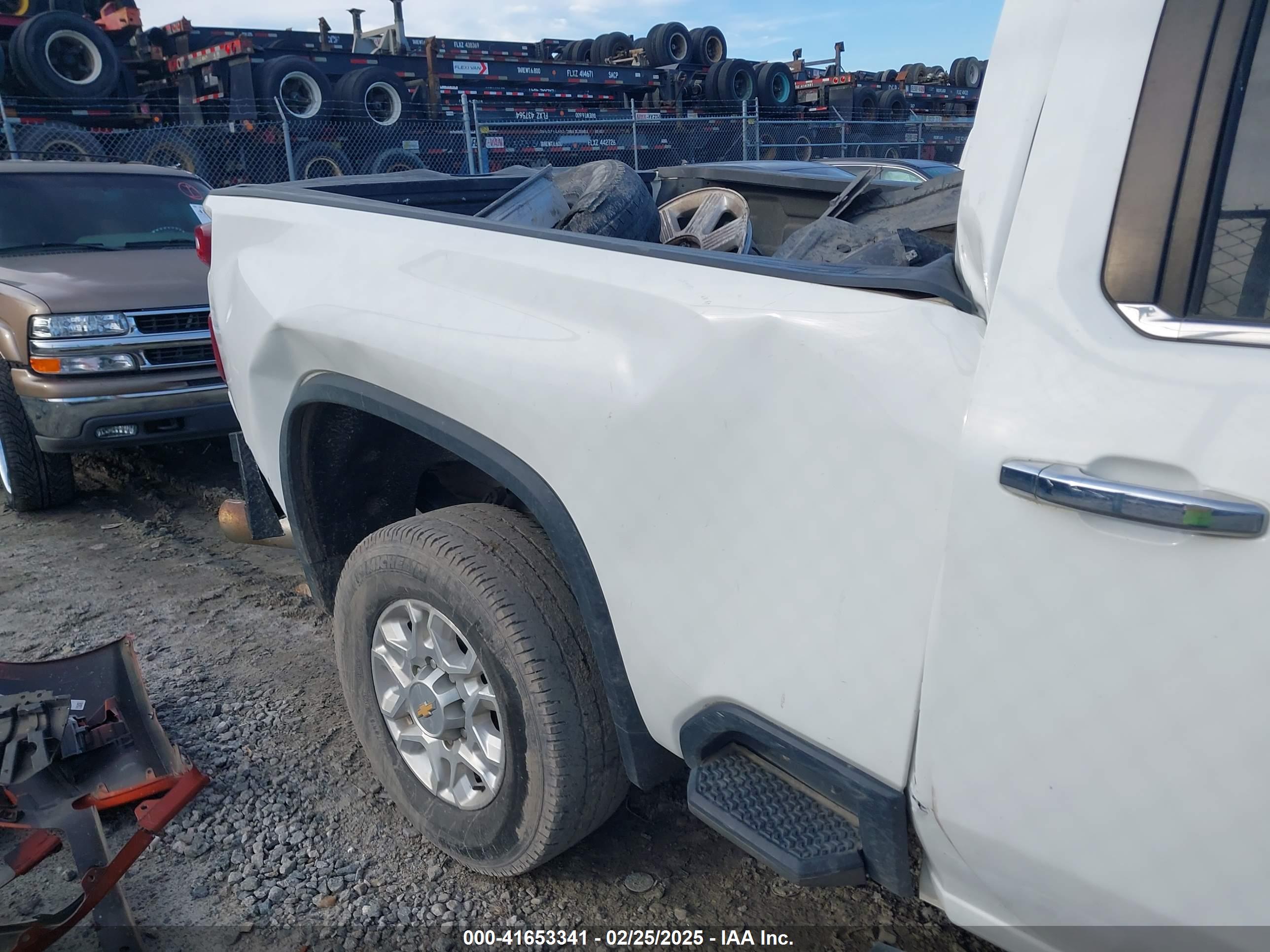 CHEVROLET SILVERADO image 6