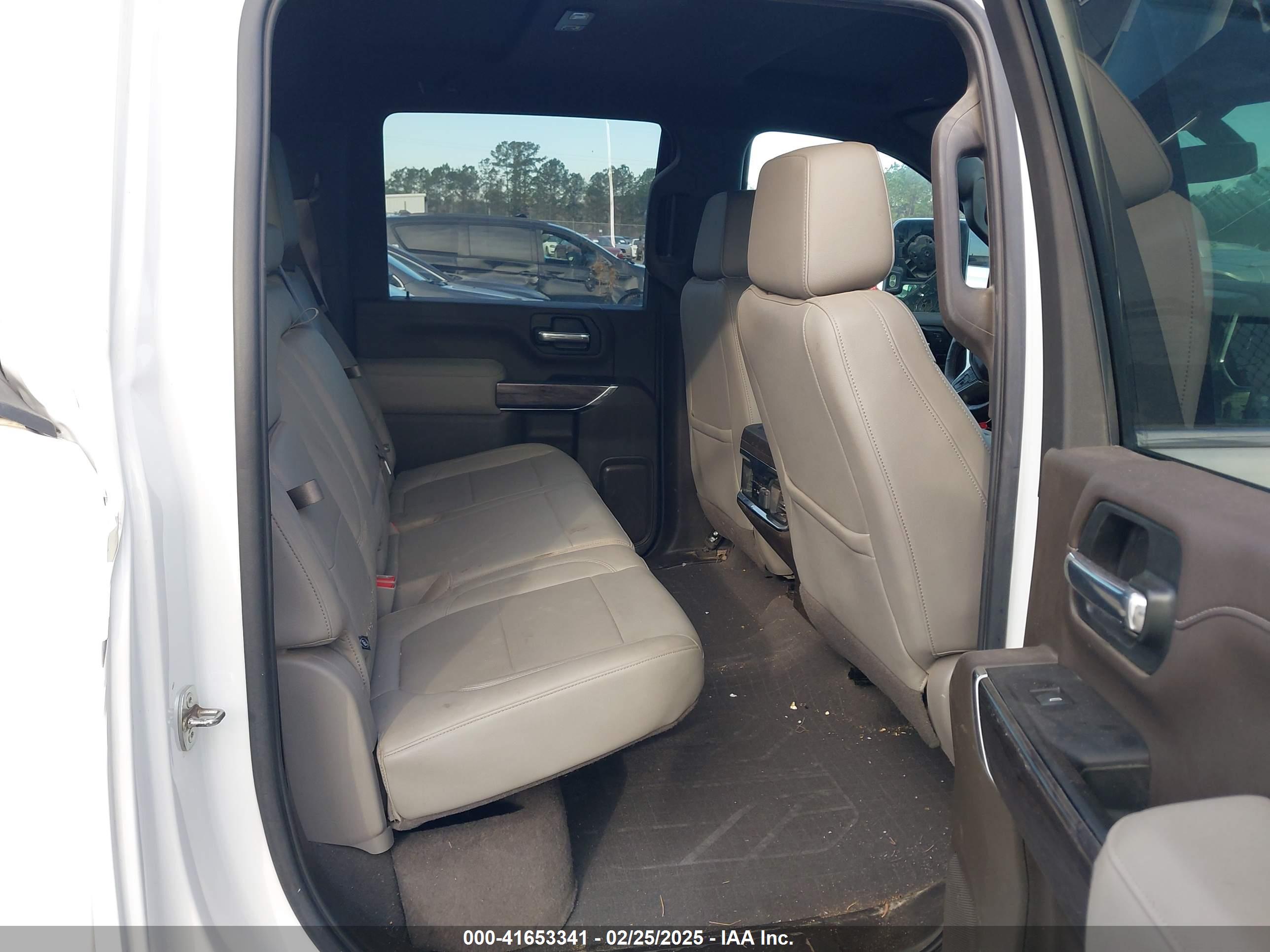 CHEVROLET SILVERADO image 8