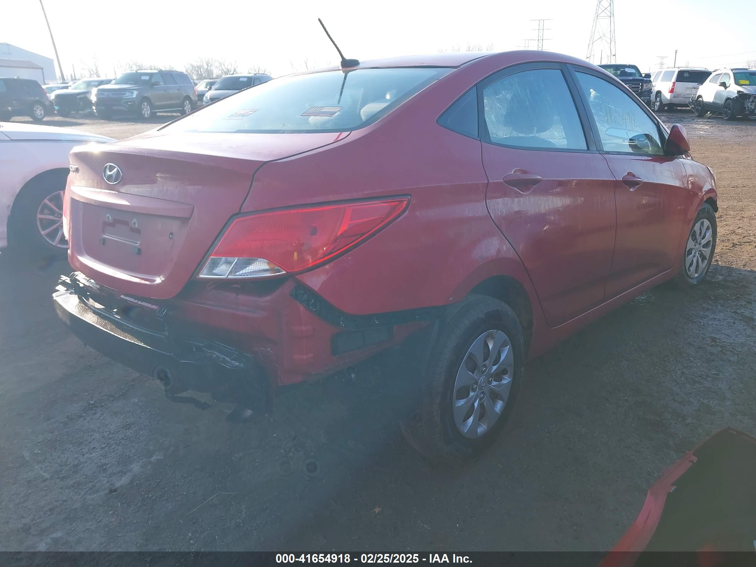 HYUNDAI ACCENT image 4