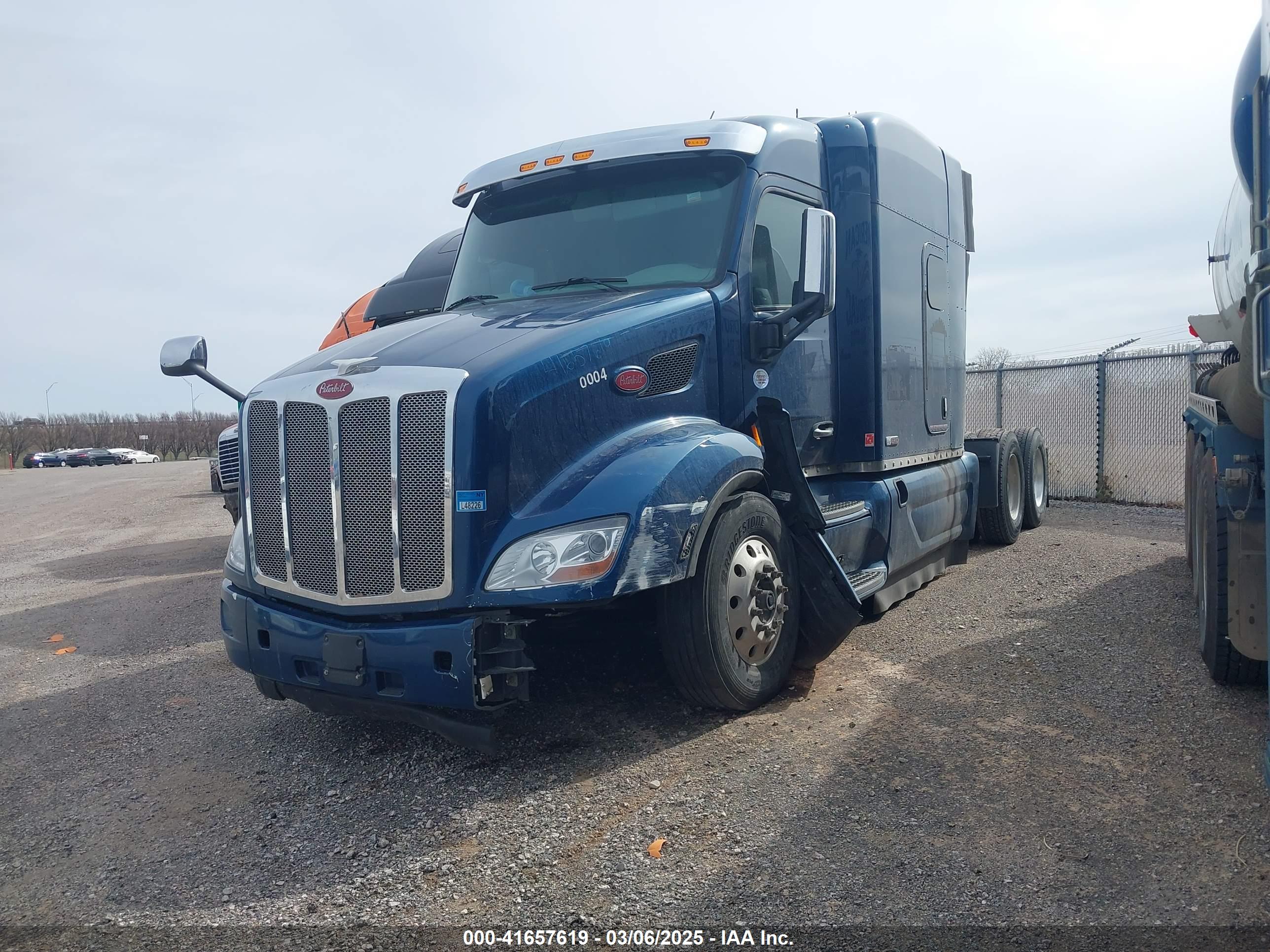 PETERBILT 579 image 2