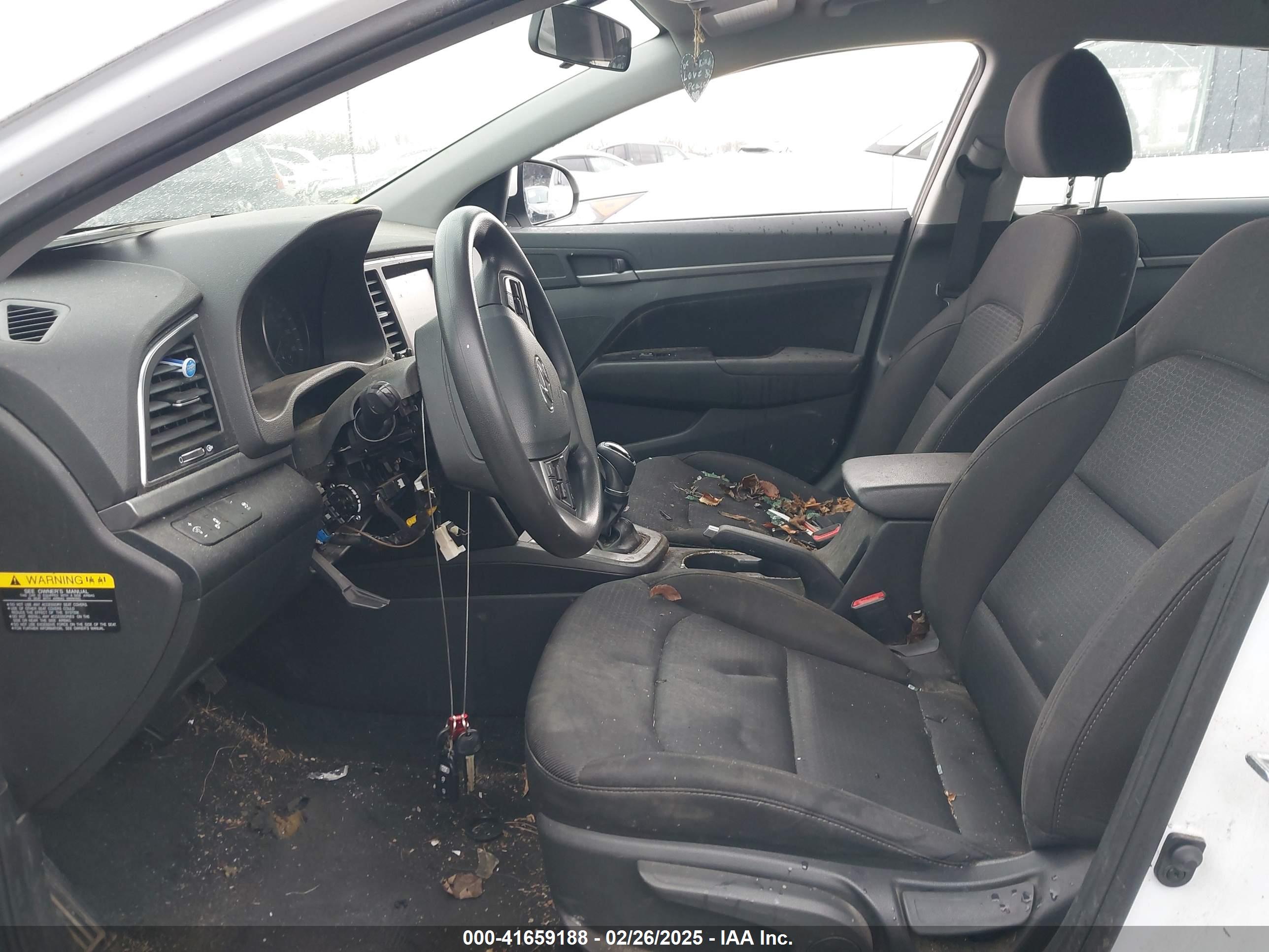 HYUNDAI ELANTRA image 5