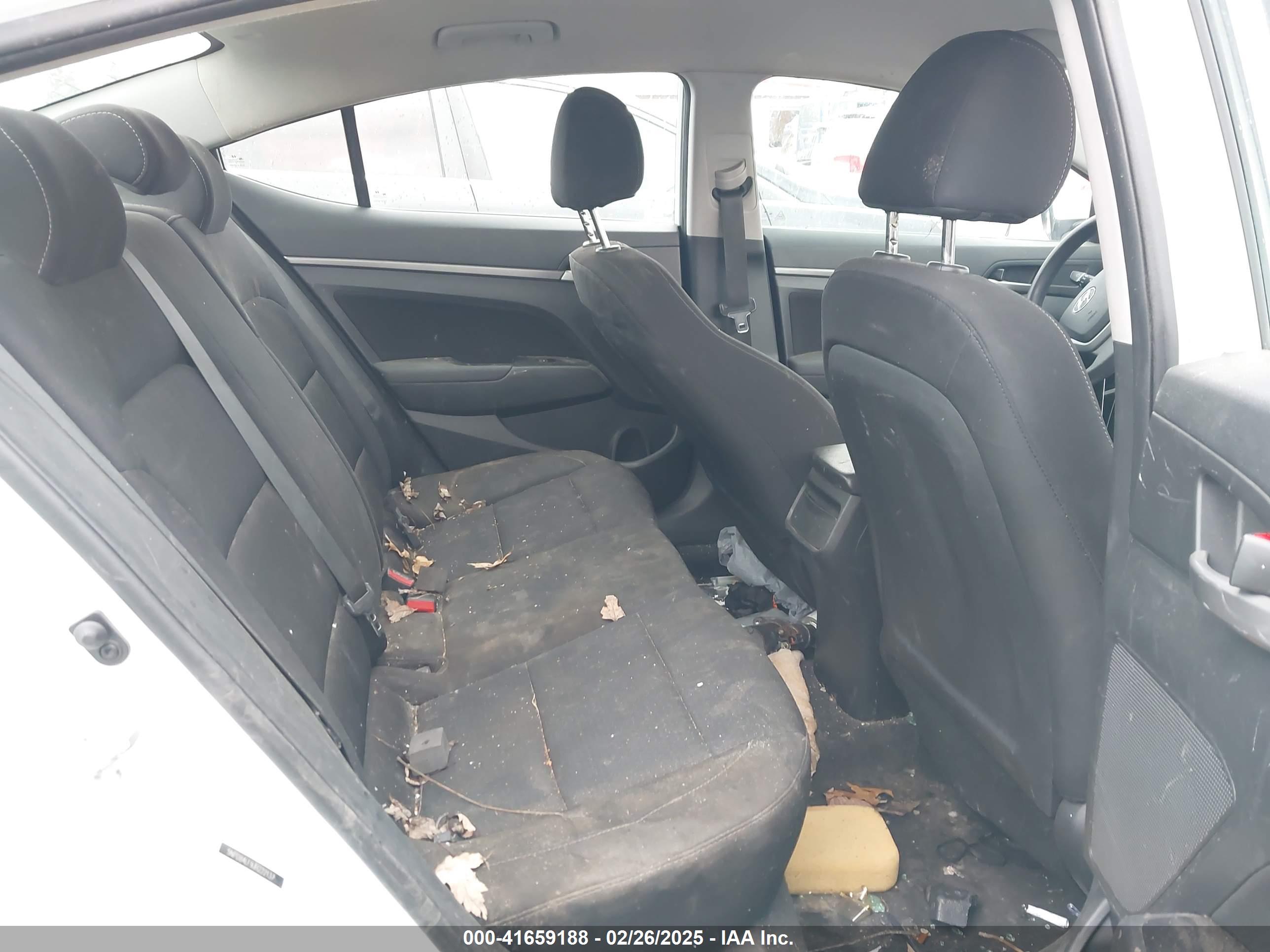 HYUNDAI ELANTRA image 8