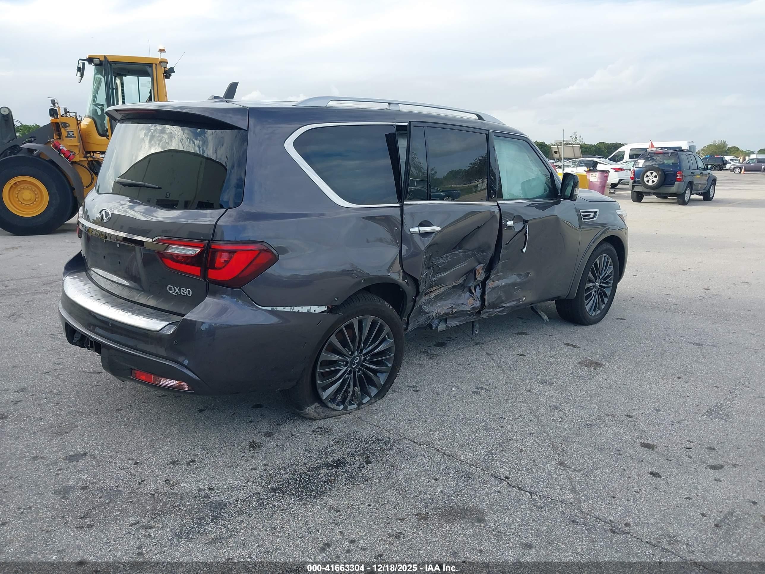 INFINITI QX80 image 4