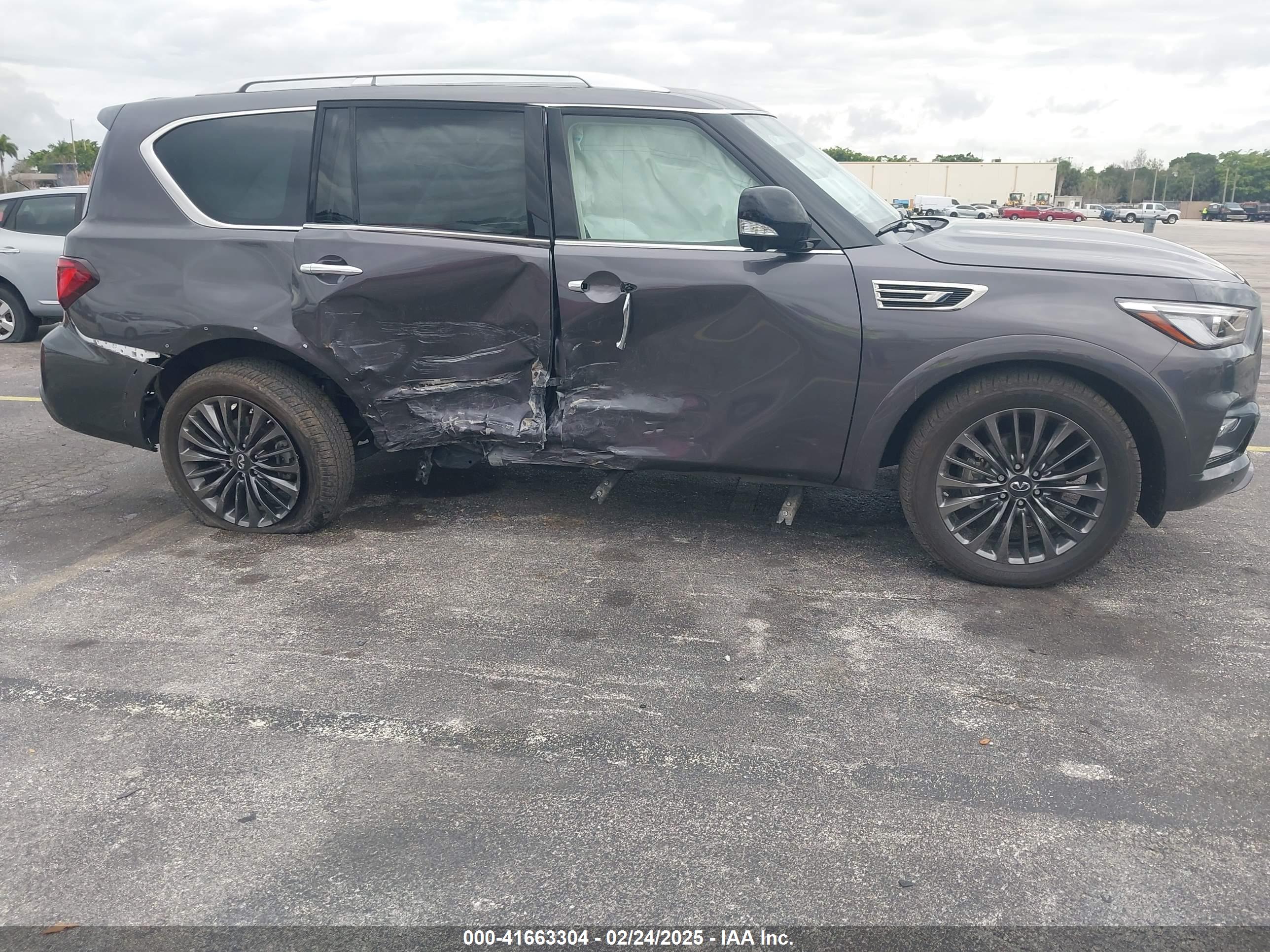 INFINITI QX80 image 6