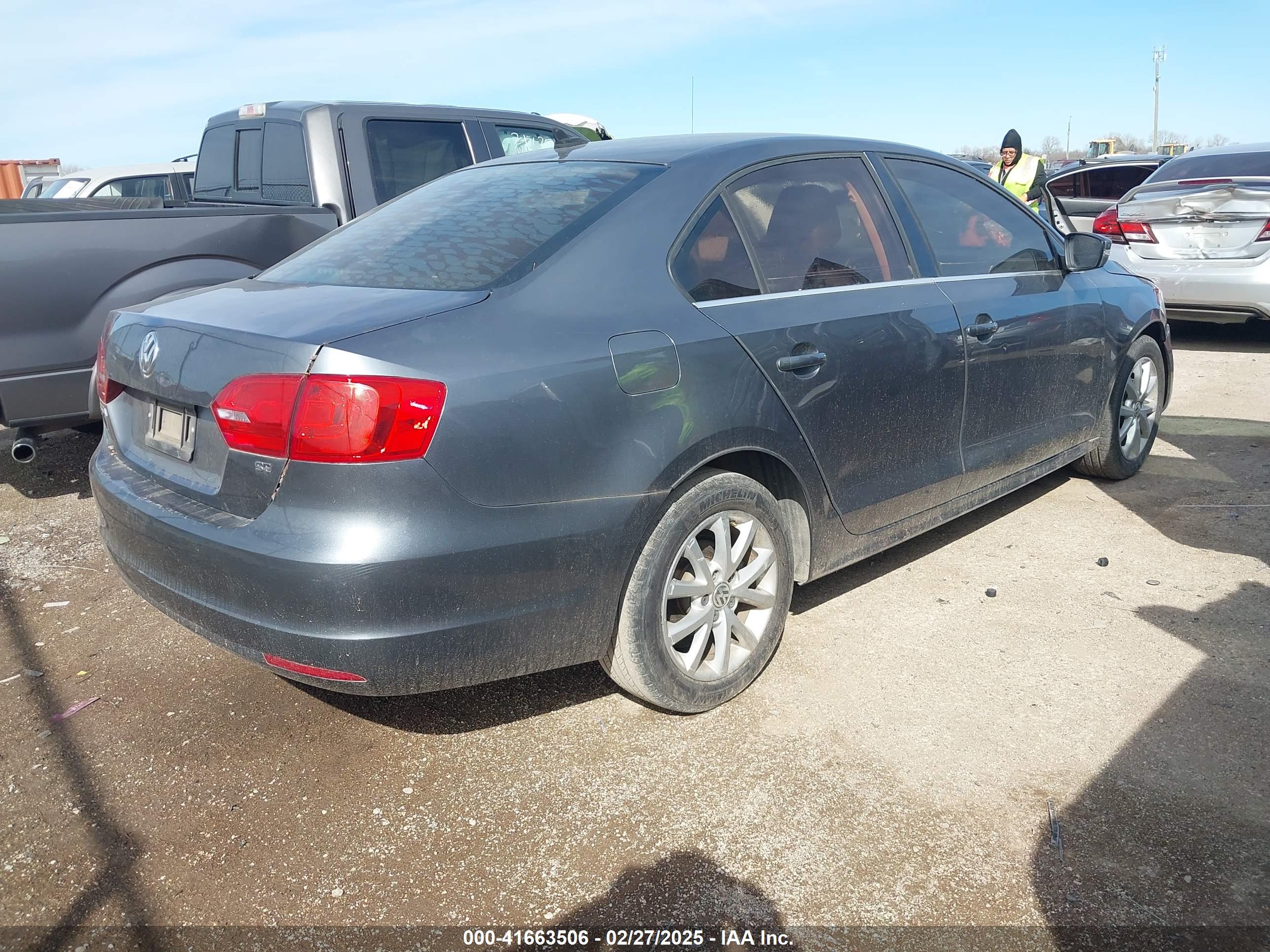 VOLKSWAGEN JETTA image 4