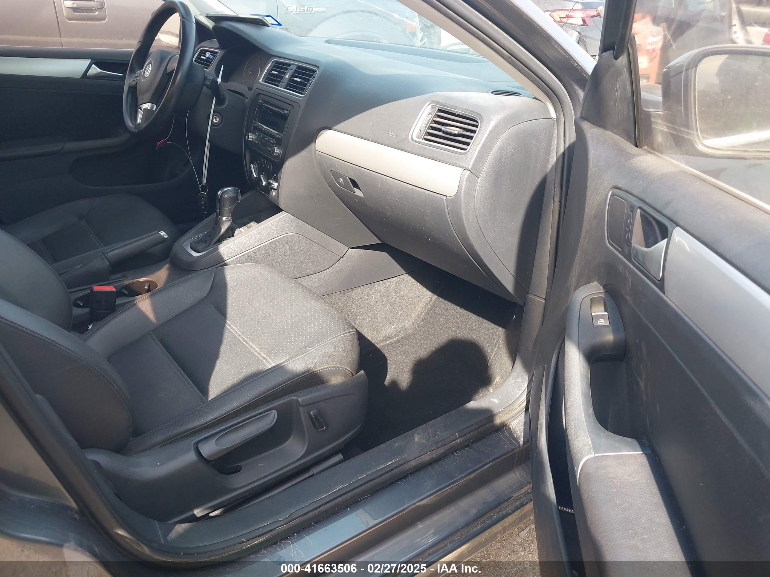 VOLKSWAGEN JETTA image 5