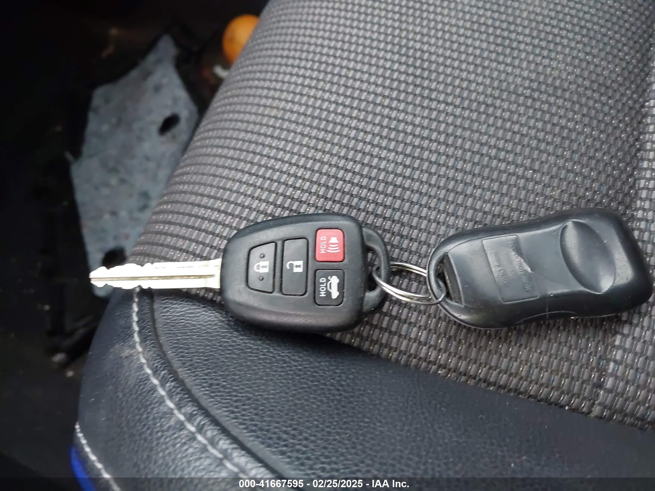 TOYOTA COROLLA image 11