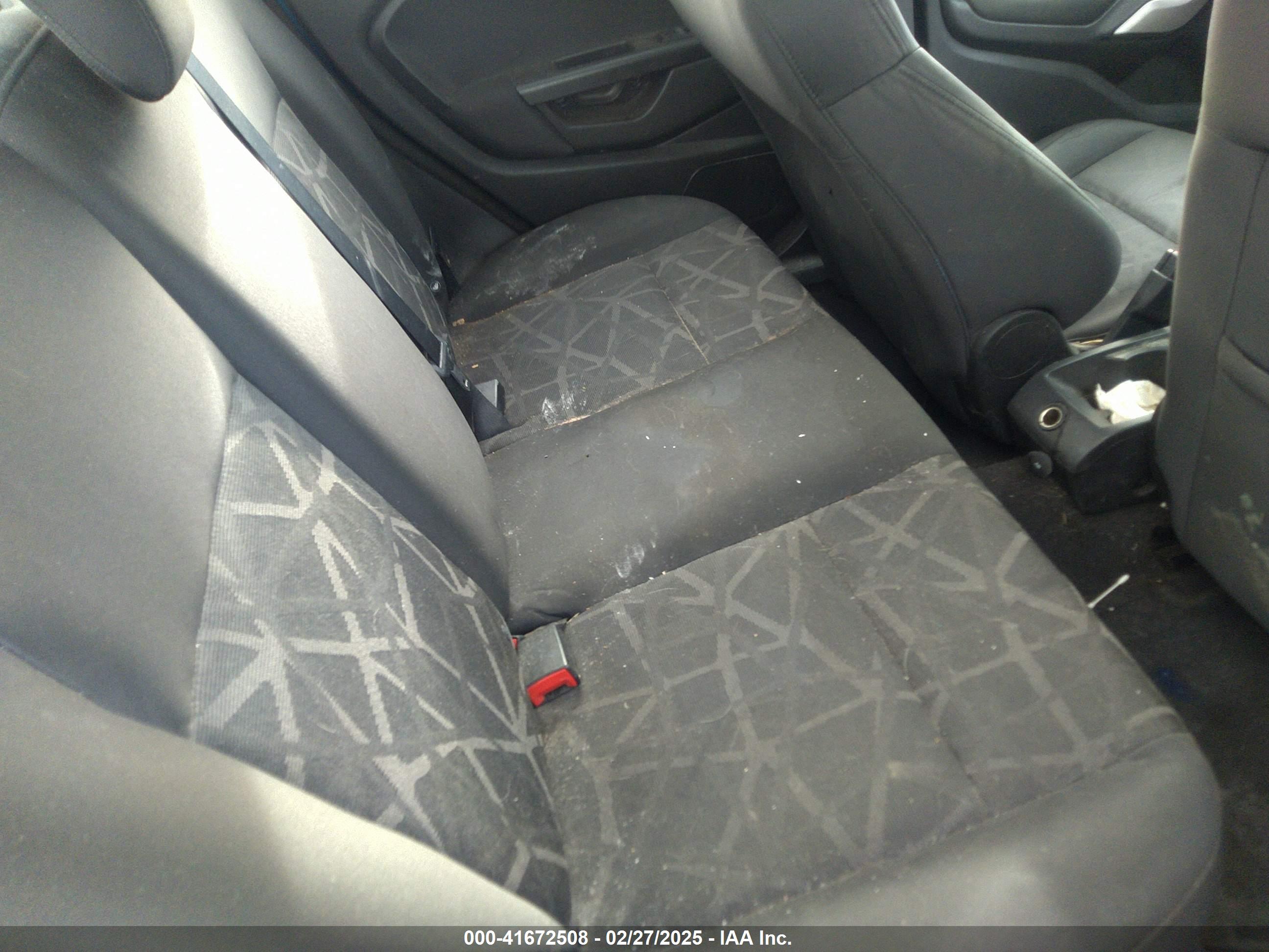 FORD FIESTA image 8
