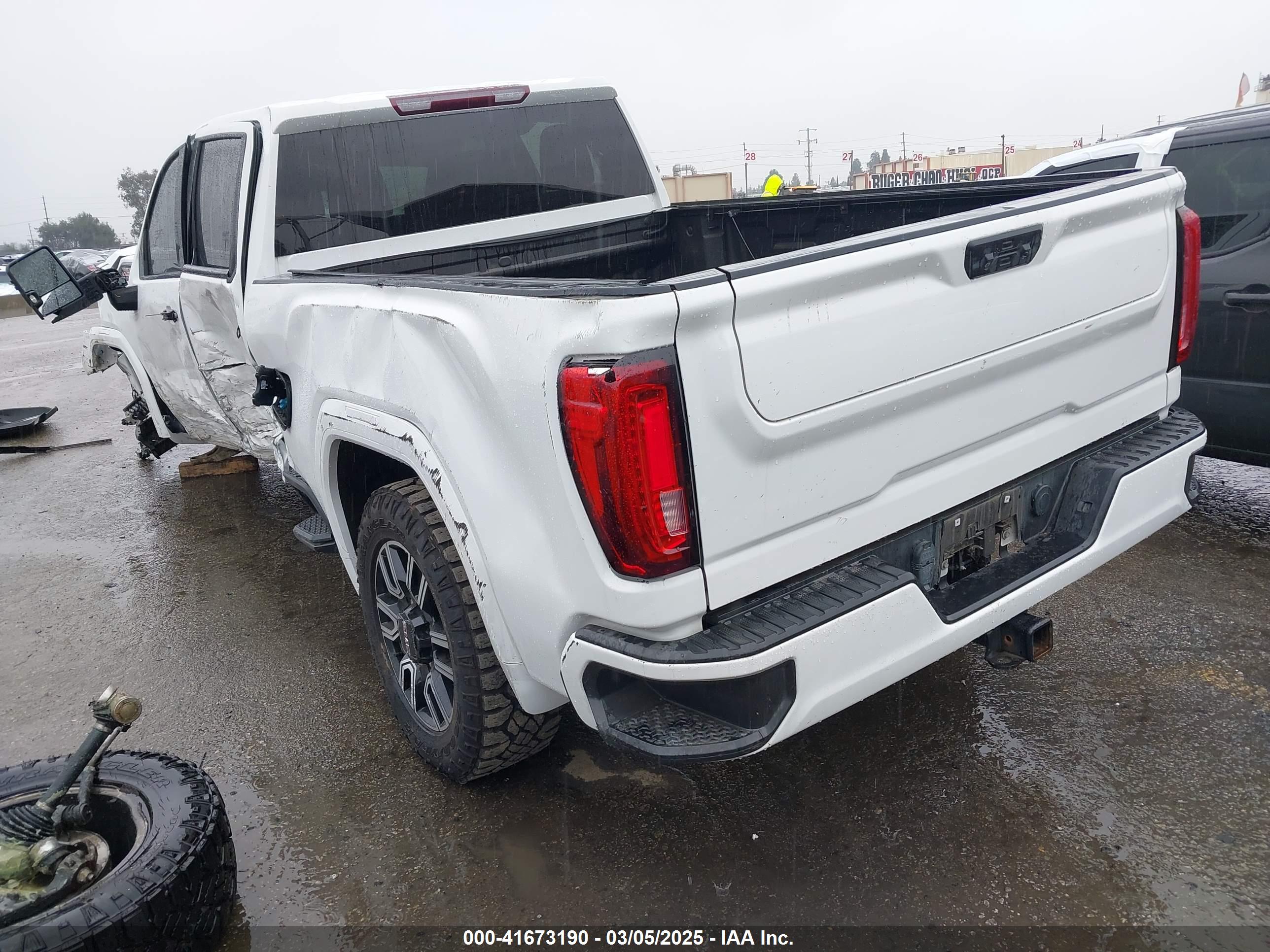GMC SIERRA image 3