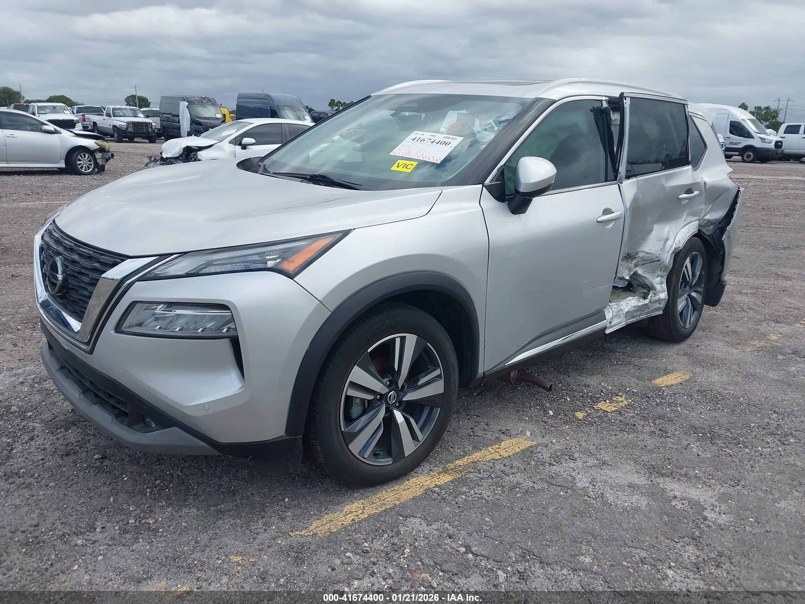NISSAN ROGUE image 2