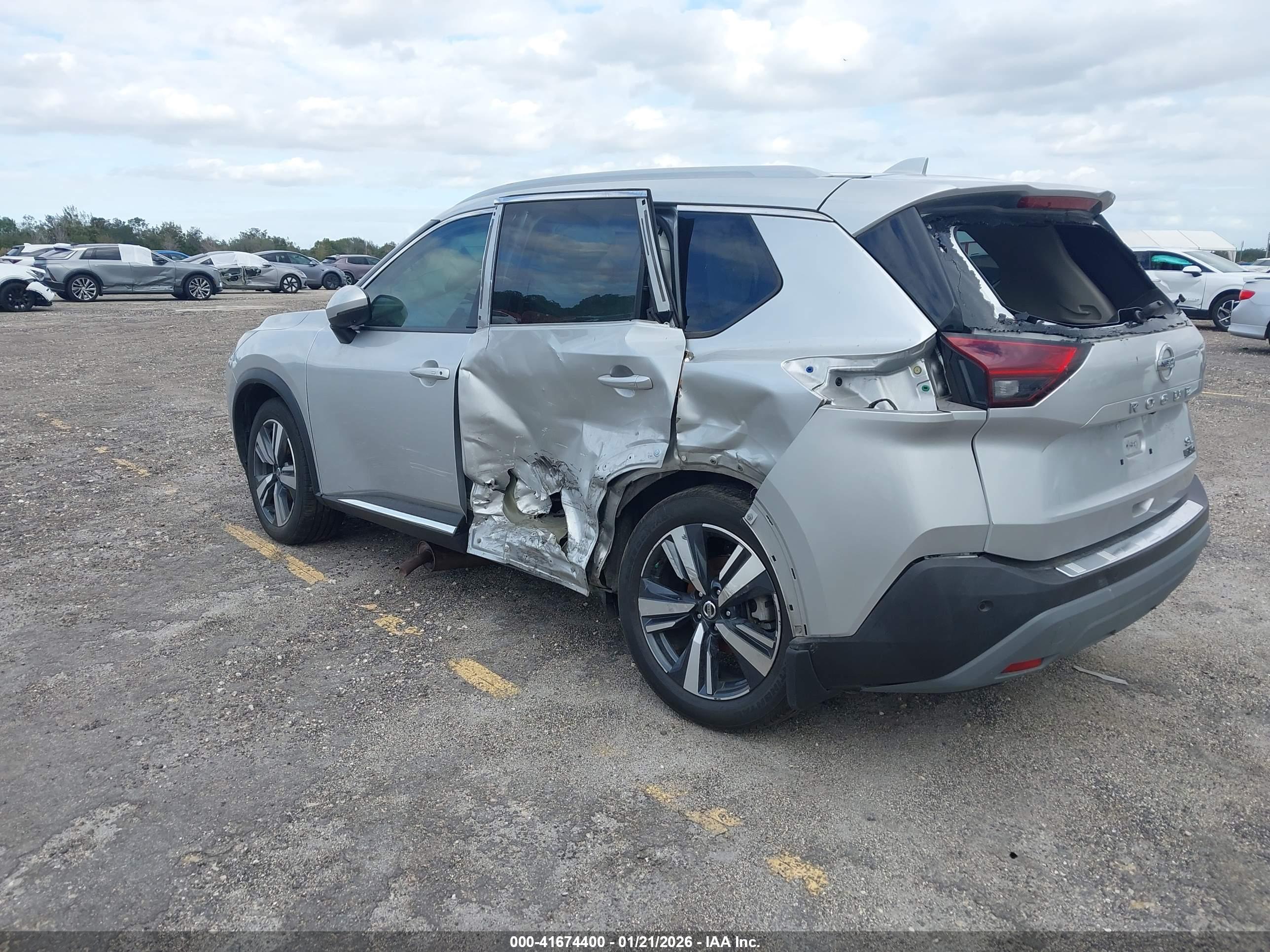 NISSAN ROGUE image 3